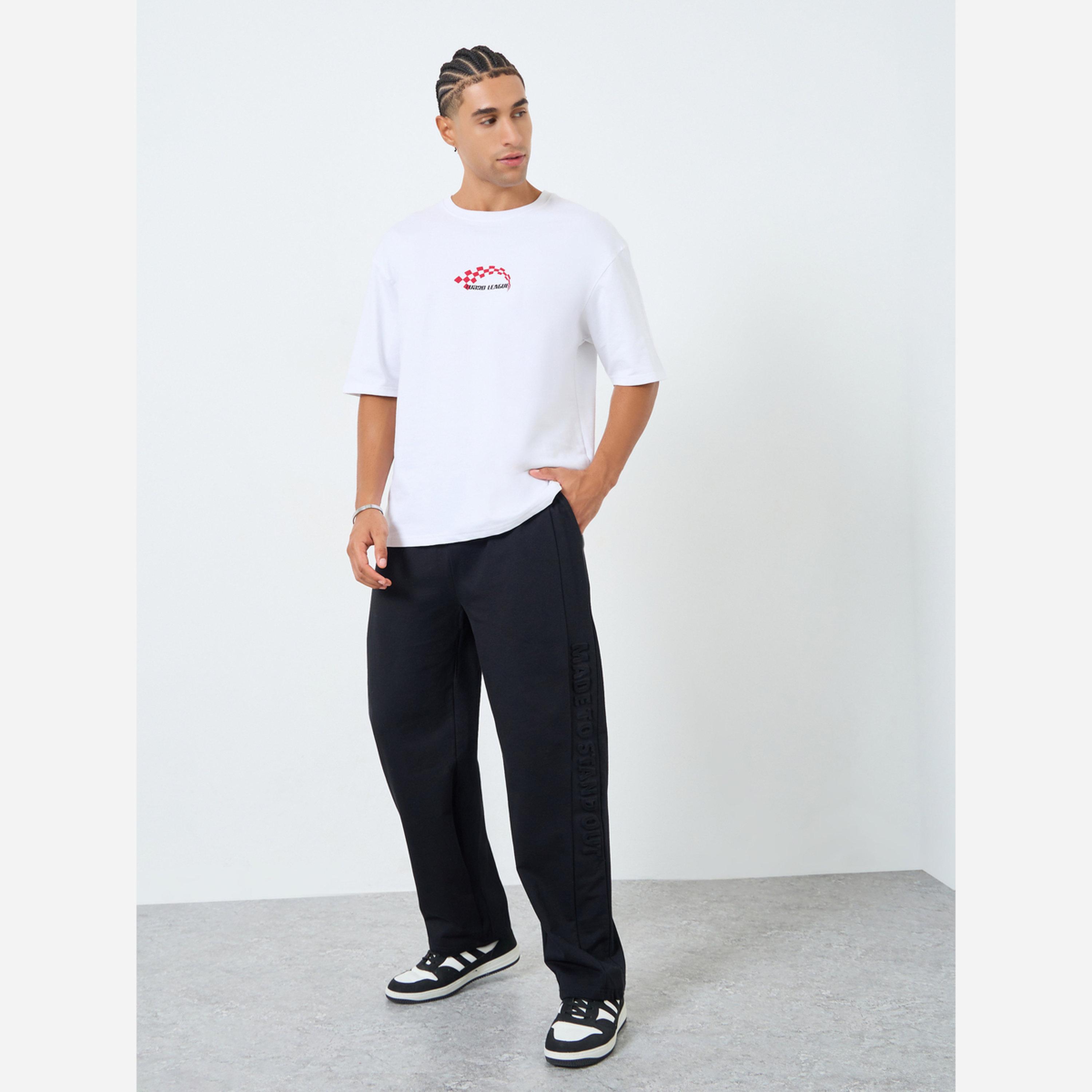 ستايلي - بنطال رياضي رجالي لون أسود قماش تيري وتفاصيل منقوشة-men-clothing-bottoms-joggers-image-2