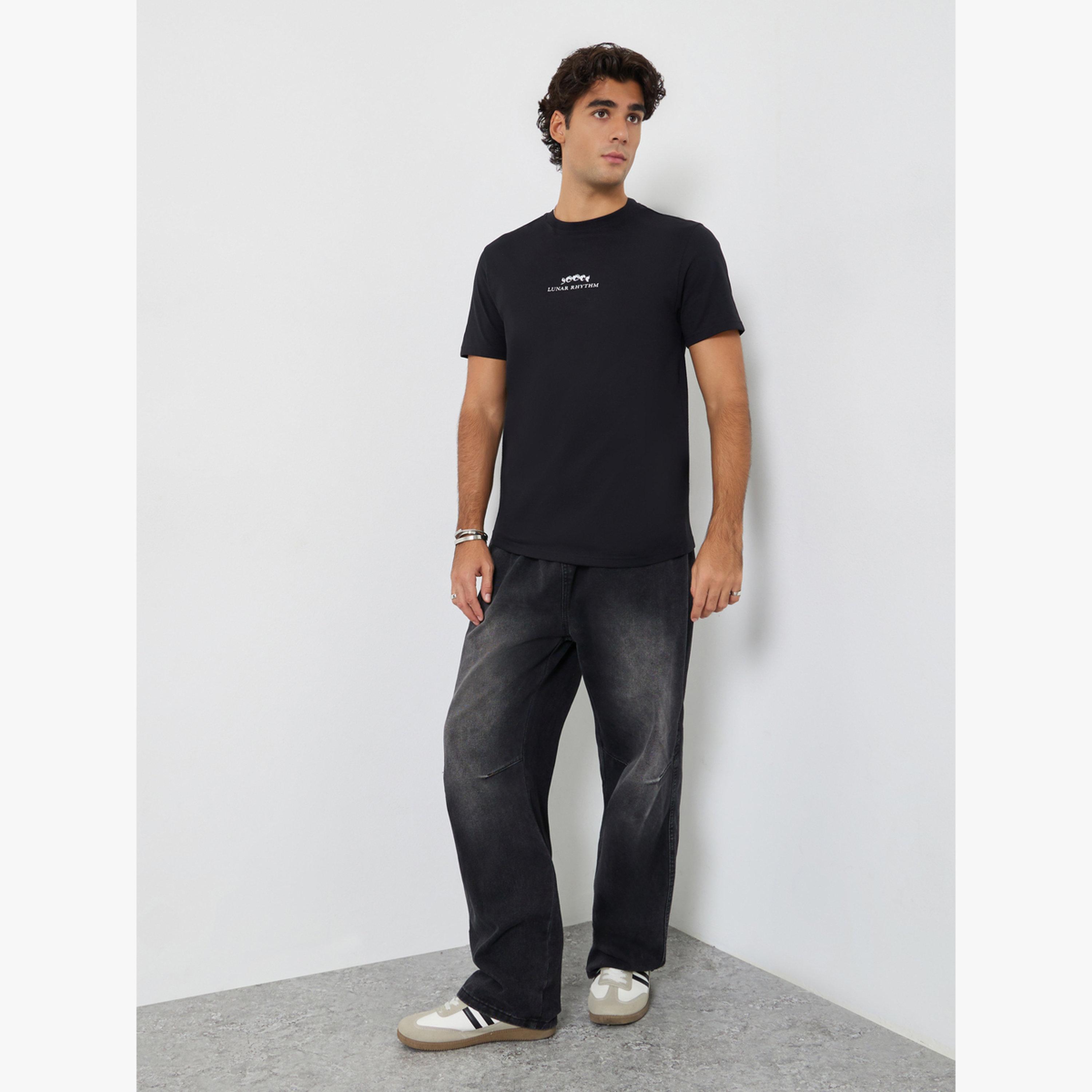 تيشيرت بقصة عادية وطبعة كتابة-men-clothing-tshirtsandpolos-tshirts-image-2