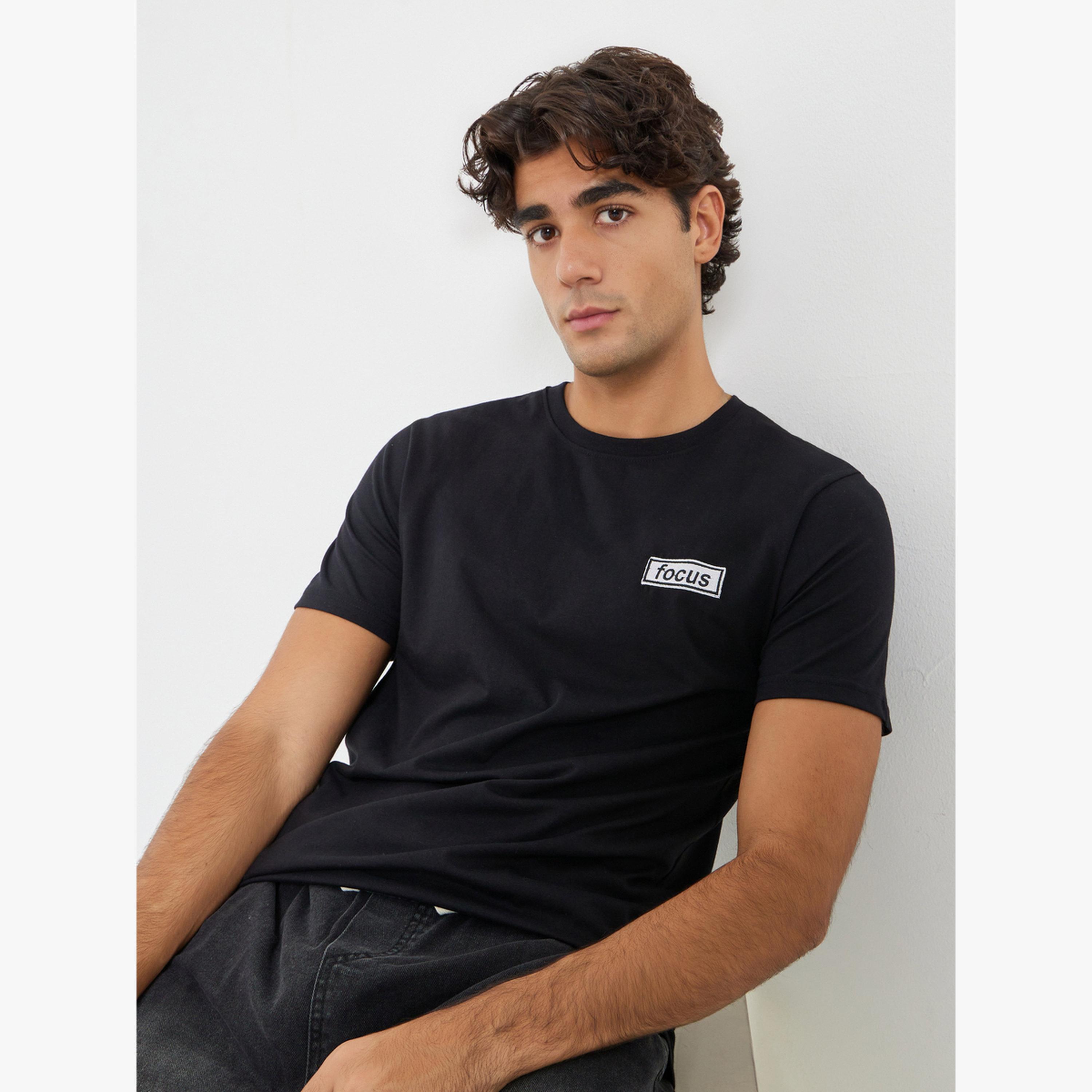 تيشيرت رجالي مطرز بقصة عادية من الجيرسيه-men-clothing-tshirtsandpolos-tshirts-image-3