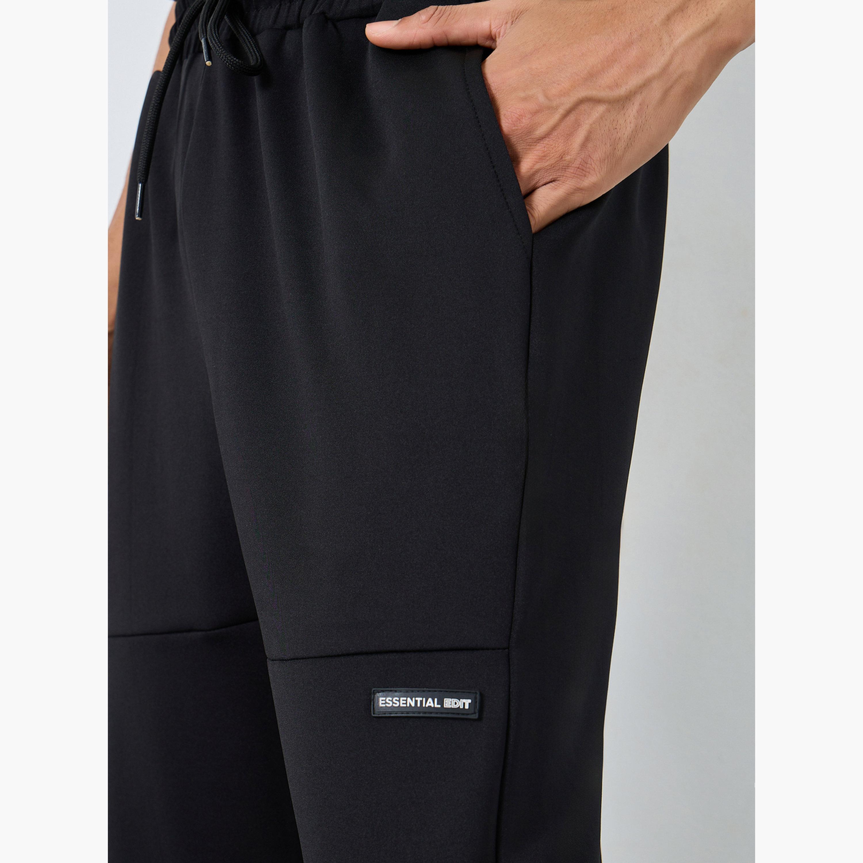 بنطال جوغر واسع أسود بتفاصيل شارة للرجال-men-clothing-bottoms-joggers-image-3
