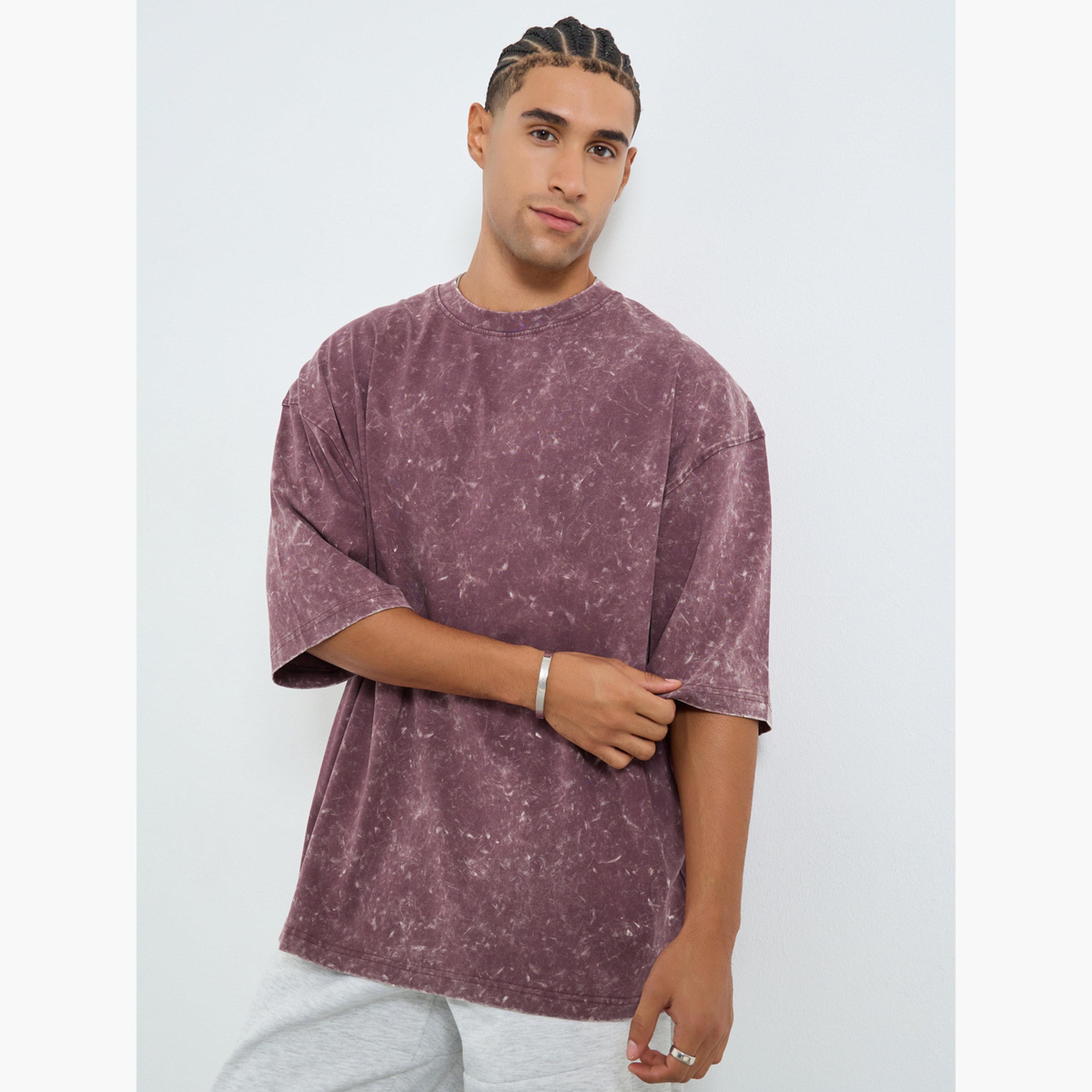 تيشيرت بقصة مربعة وغسيل حمضي مع طبعة خلفية للرجال-men-clothing-tshirtsandpolos-tshirts-image-1