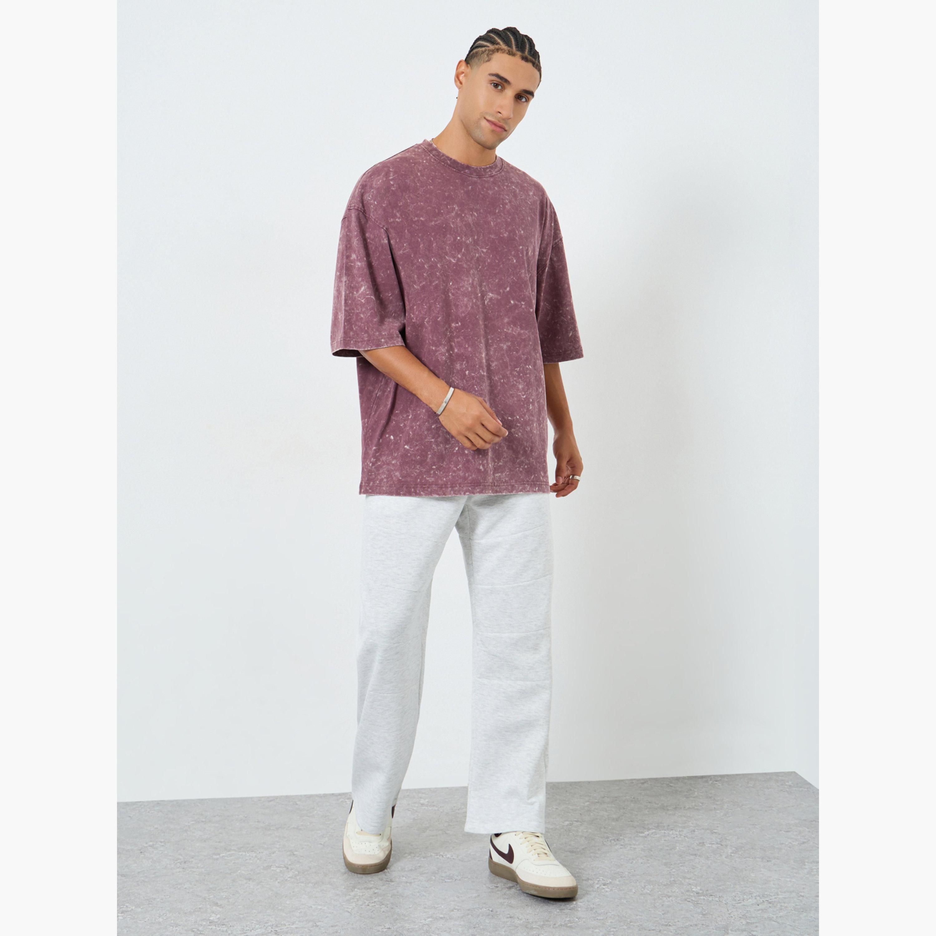 تيشيرت بقصة مربعة وغسيل حمضي مع طبعة خلفية للرجال-men-clothing-tshirtsandpolos-tshirts-image-2