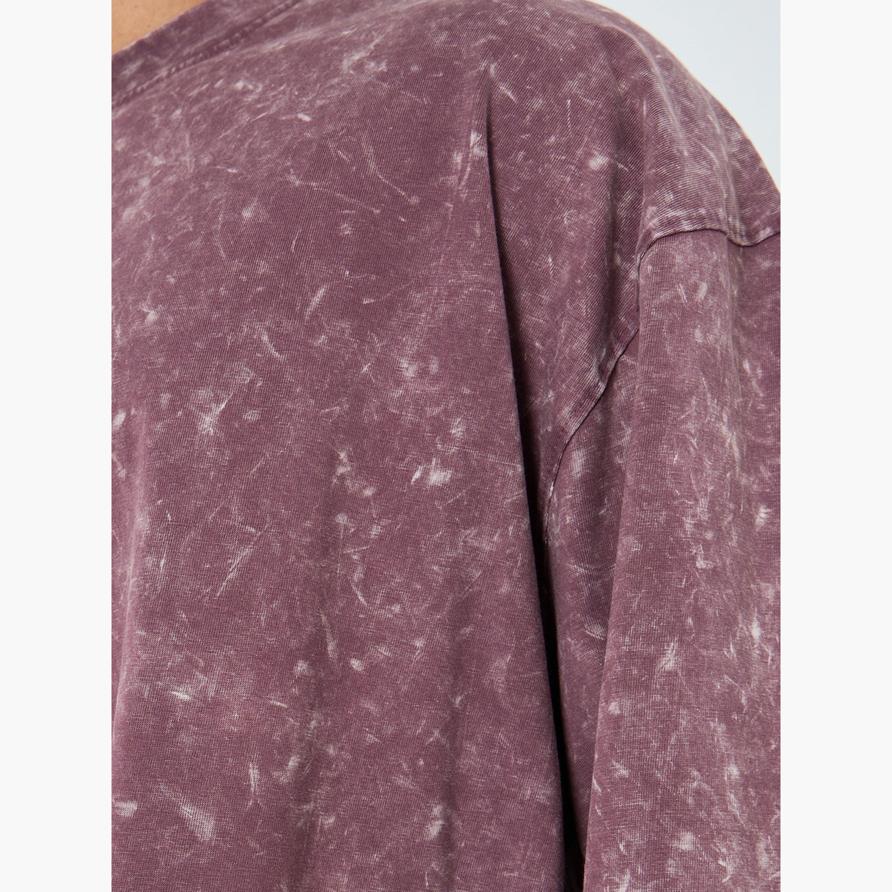 تيشيرت بقصة مربعة وغسيل حمضي مع طبعة خلفية للرجال-men-clothing-tshirtsandpolos-tshirts-image-4