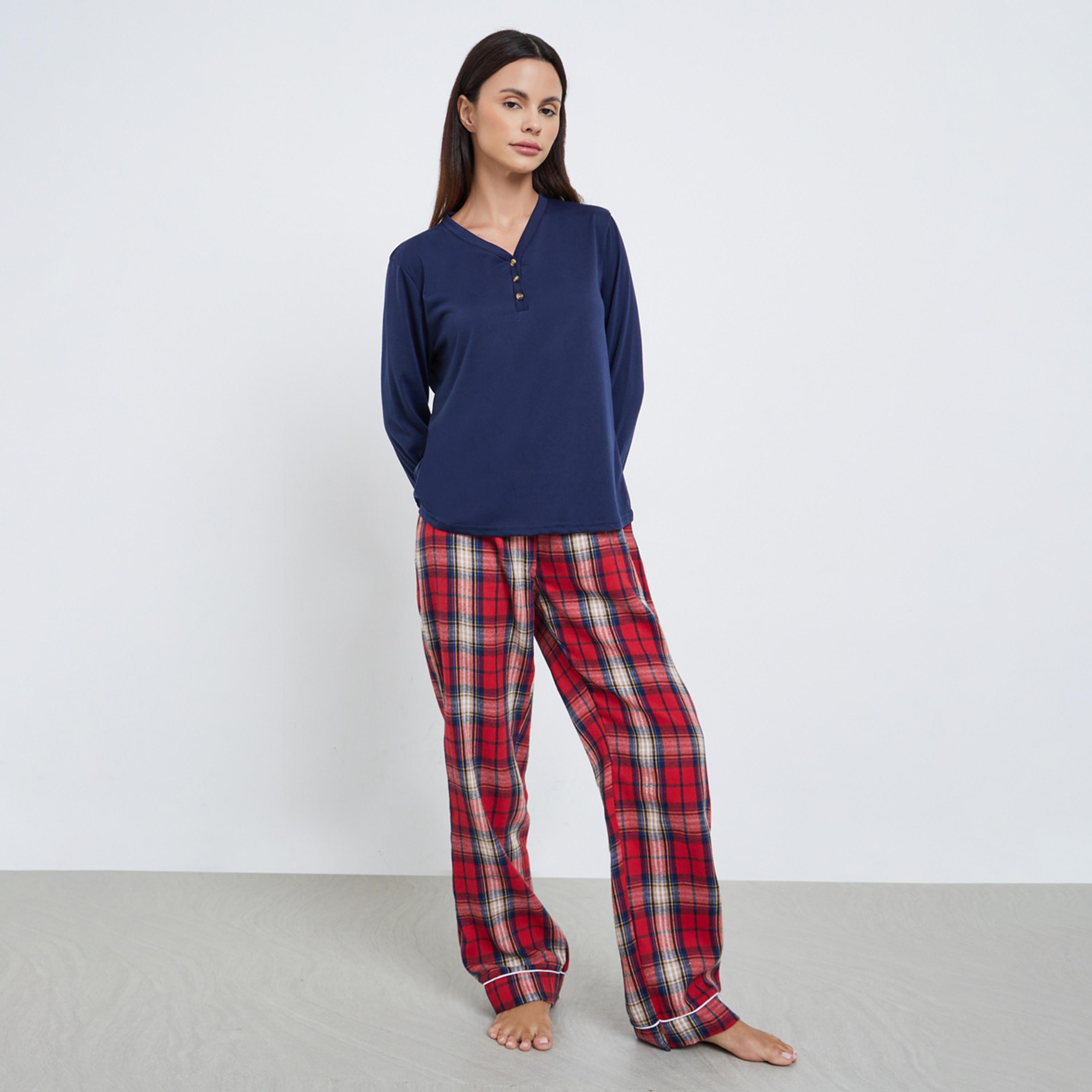 ستايلي - بيجاما مع تي شيرت بفتحة رقبة على شكل حرف V ونقشة مربعات-women-clothing-nightwear-pyjamas-longsets-image-1