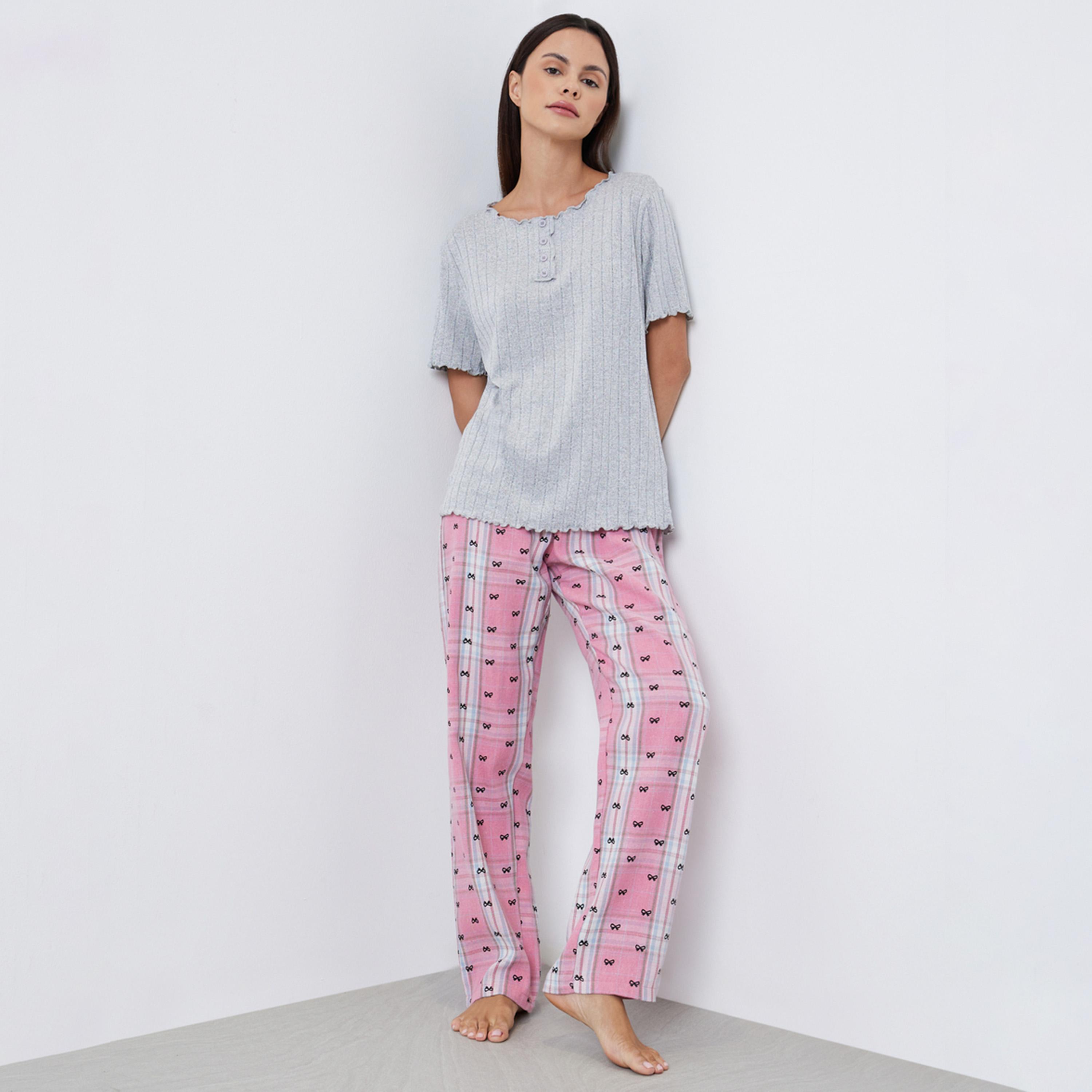 ستايلي - بيجاما تي شيرت مخطط منقوش وبنطال نقشة مربعات-women-clothing-nightwear-pyjamas-shortsets-image-4