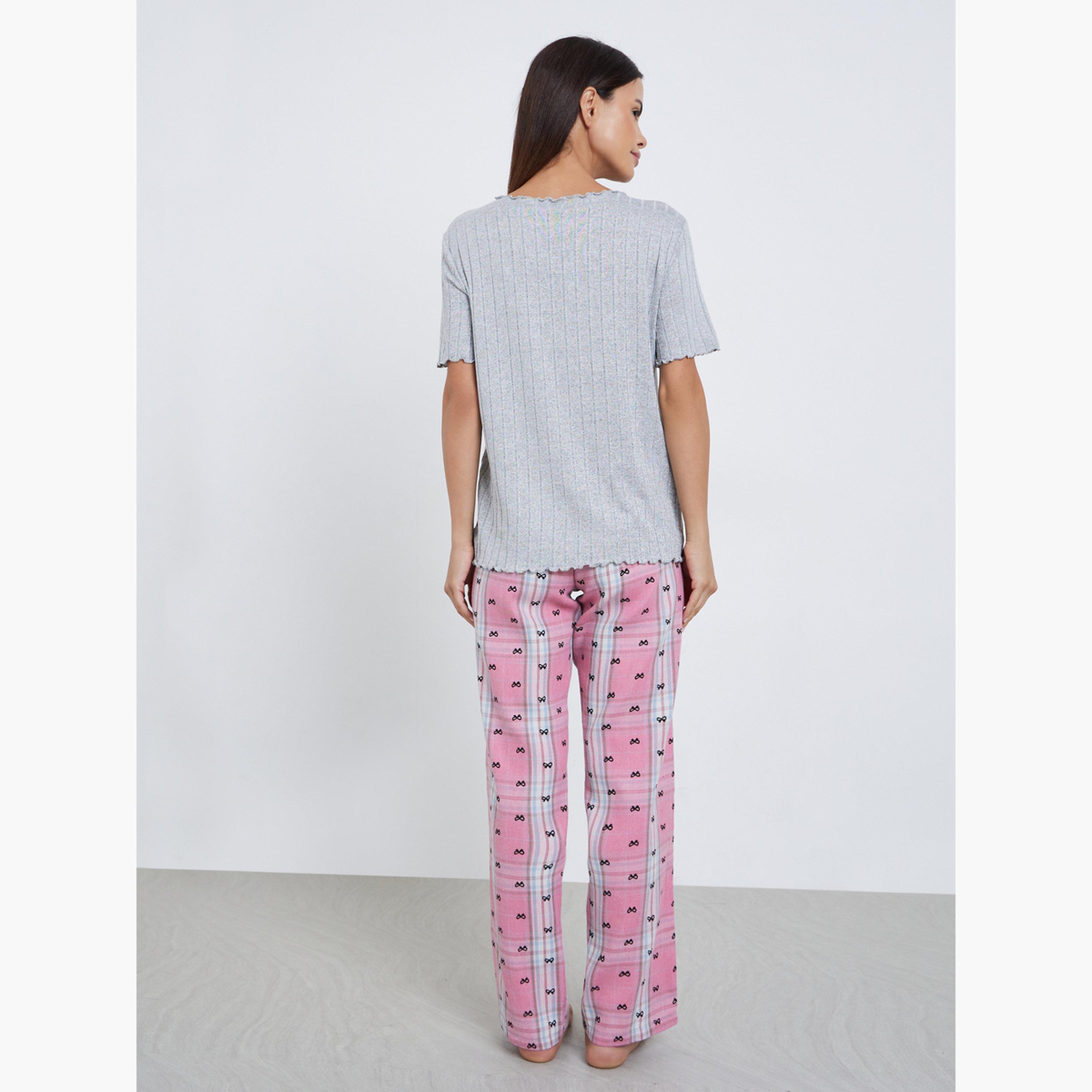 ستايلي - بيجاما تي شيرت مخطط منقوش وبنطال نقشة مربعات-women-clothing-nightwear-pyjamas-shortsets-image-1