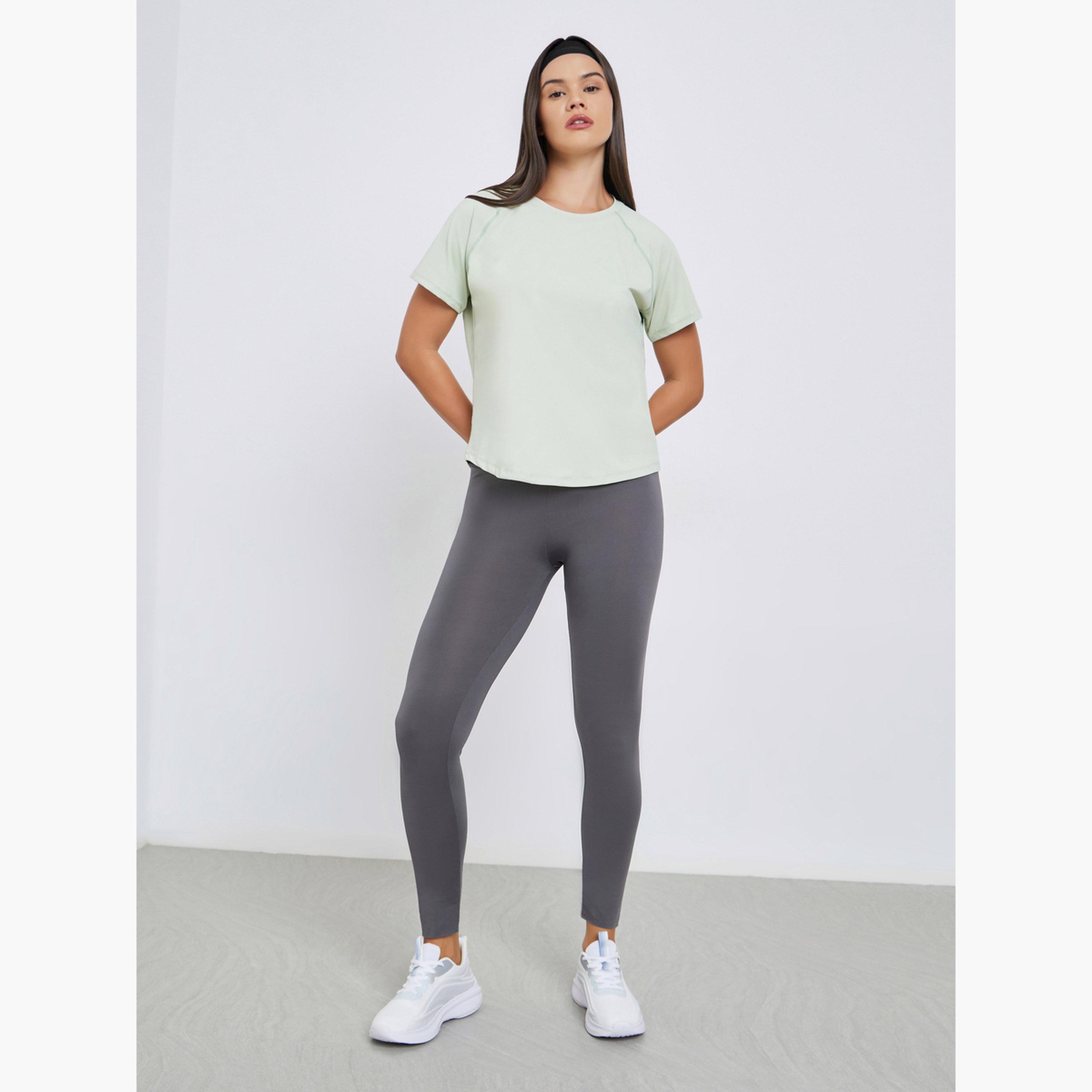 Styli Back V Shaped Mesh Insert Boxy Fit Top-men-clothing-sportswearandactivewear-tshirtsandpolos-image-1