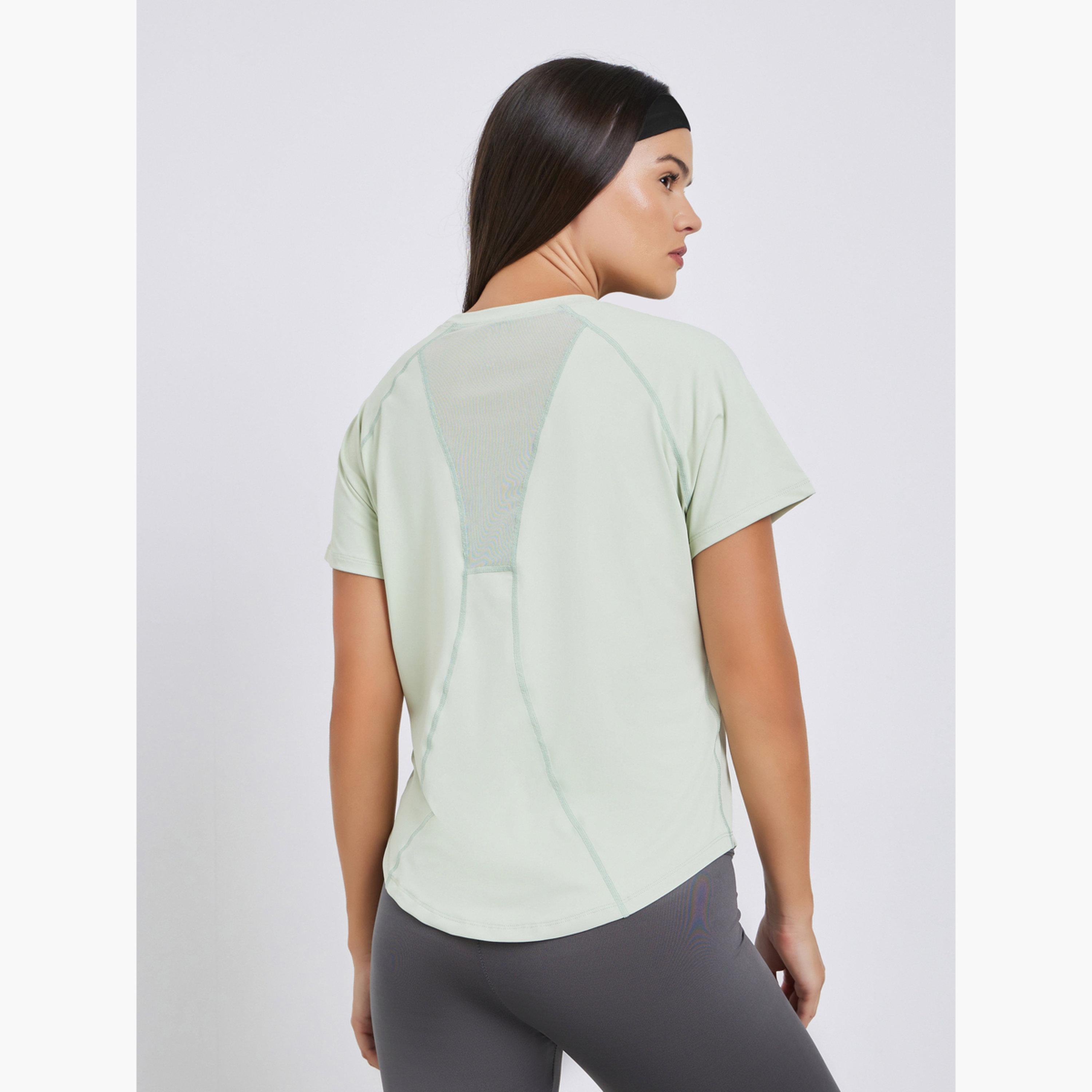 Styli Back V Shaped Mesh Insert Boxy Fit Top-men-clothing-sportswearandactivewear-tshirtsandpolos-image-3