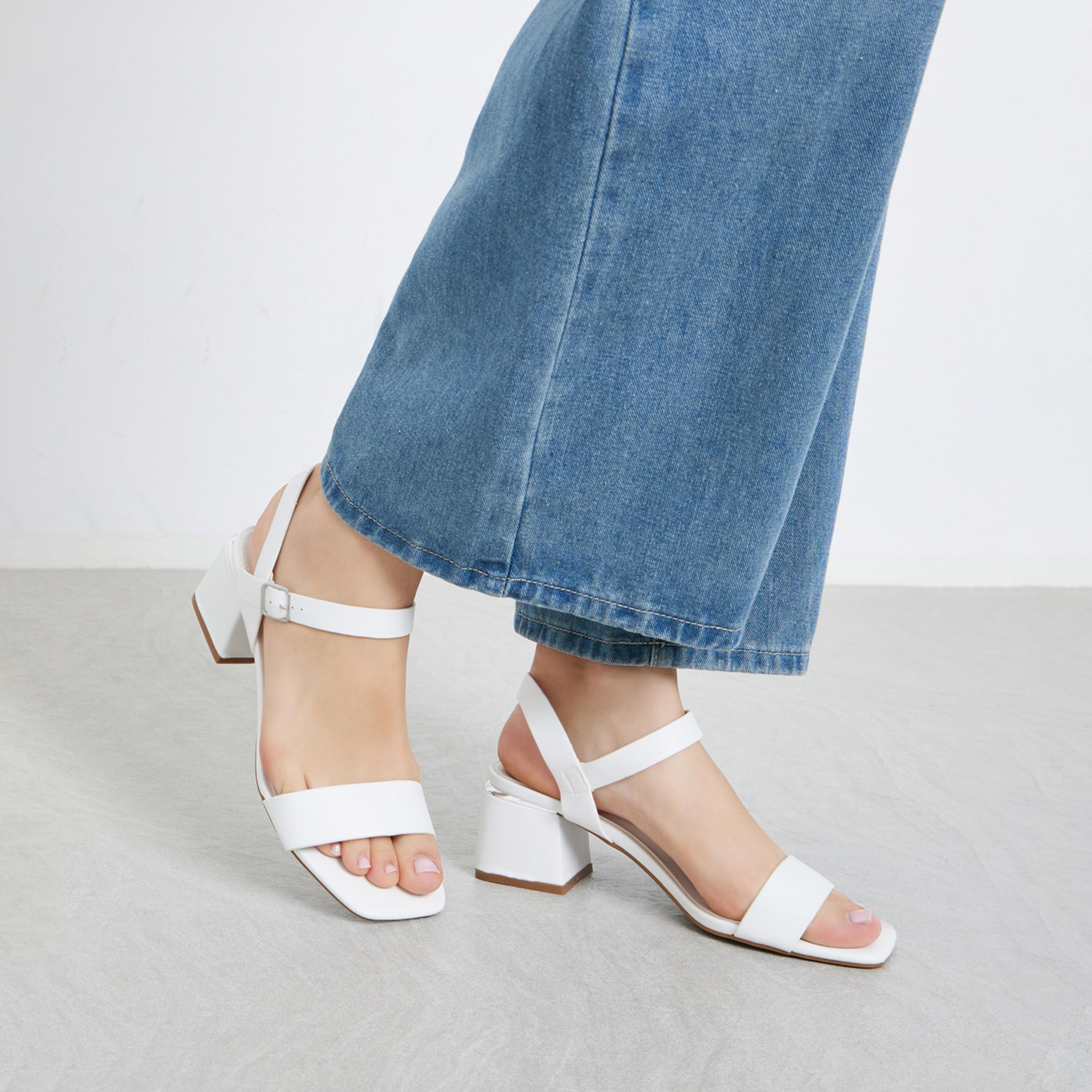 ستايلي - صندل أبيض بكعب عريض ورباط للكاحل للنساء-women-shoes-sandals-heeled-image-2