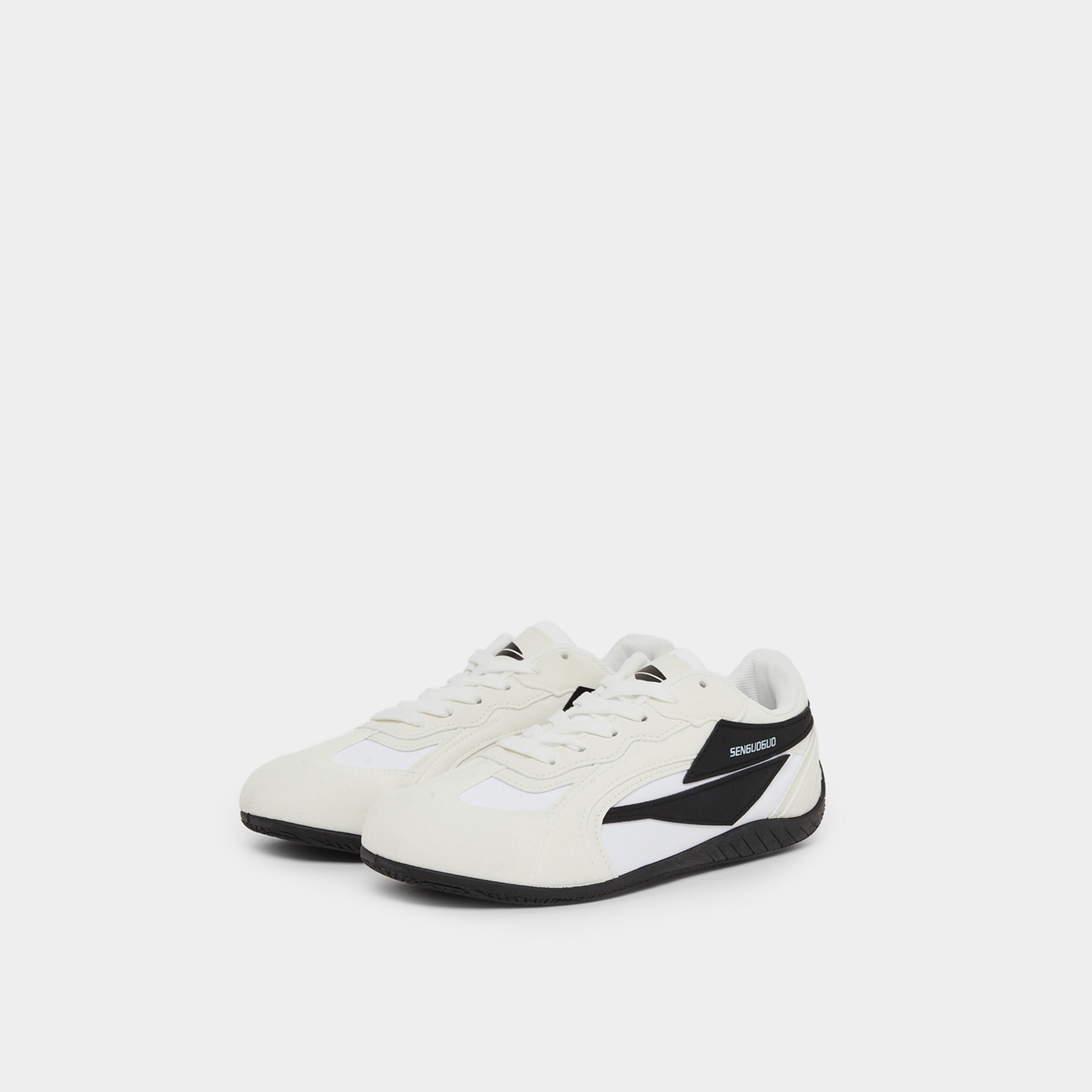ستايلي - حذاء رياضي أبيض برباط بتصميم ريترو-women-shoes-sneakers-image-1