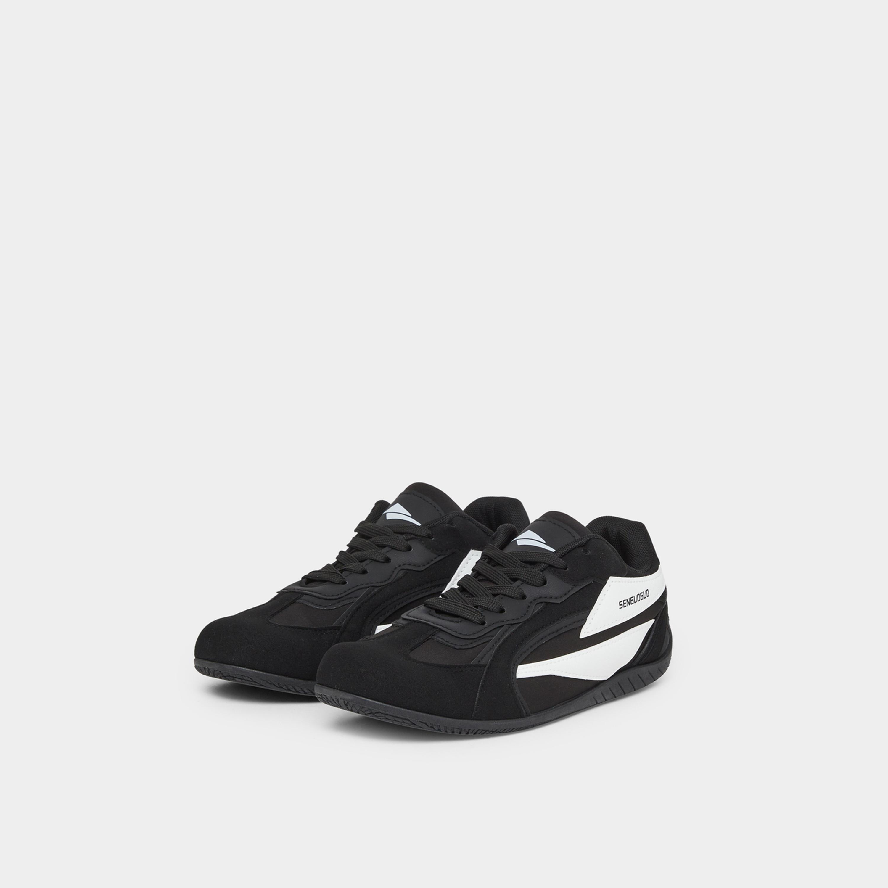 ستايلي - حذاء رياضي برباط ومقدمة مستديرة ومكعبات ملونة-women-shoes-sneakers-image-1