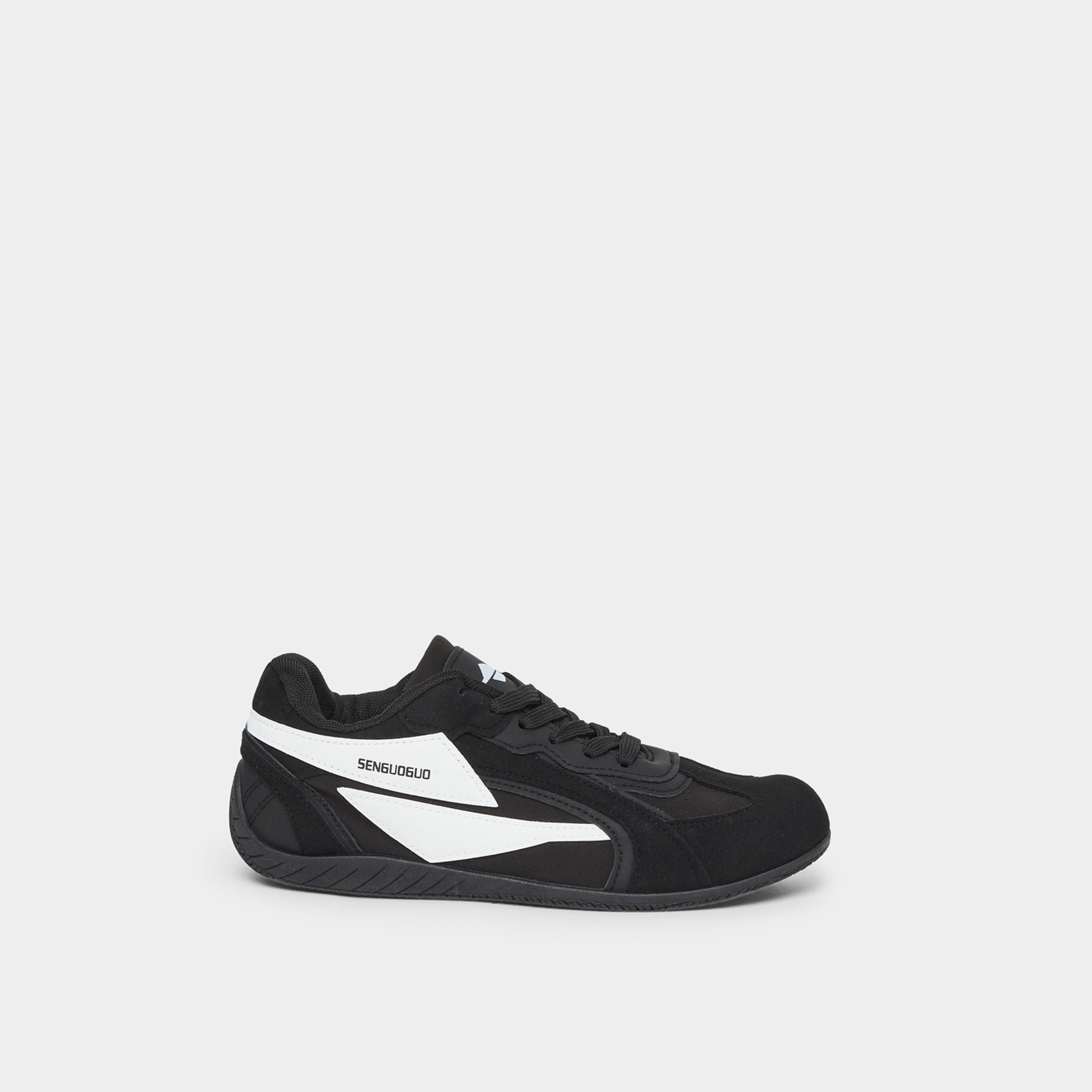 ستايلي - حذاء رياضي برباط ومقدمة مستديرة ومكعبات ملونة-women-shoes-sneakers-image-3