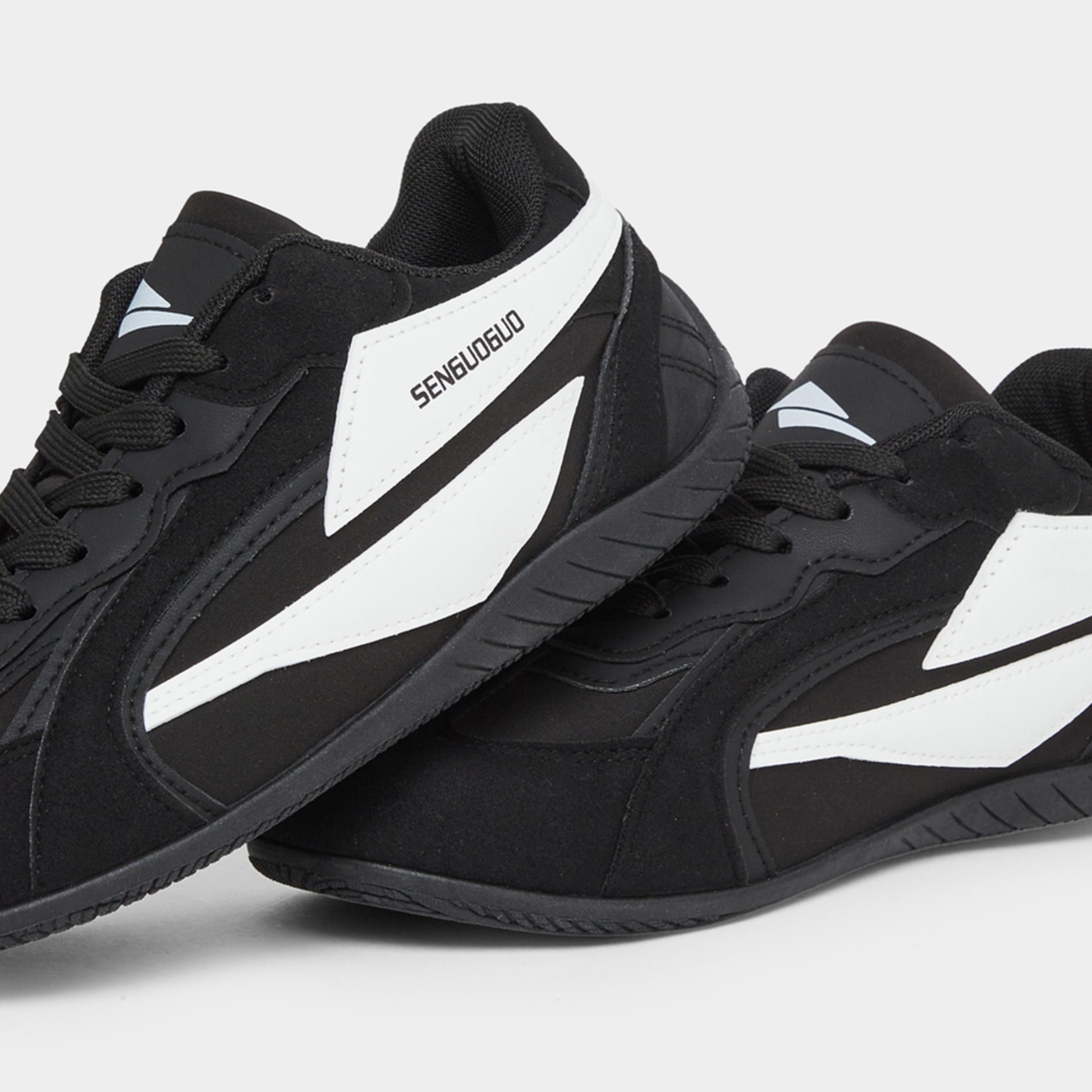 ستايلي - حذاء رياضي برباط ومقدمة مستديرة ومكعبات ملونة-women-shoes-sneakers-image-4