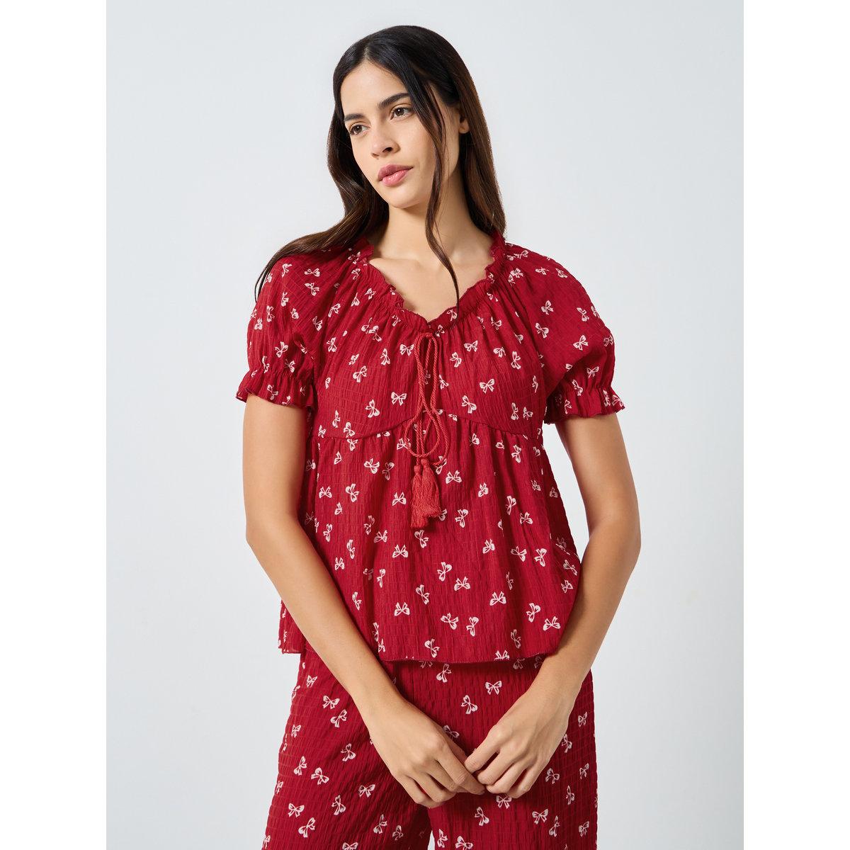 طقم من بنطال بيجاما وبلوزة بتفاصيل شراشيب-women-clothing-nightwear-pyjamas-longsets-image-2