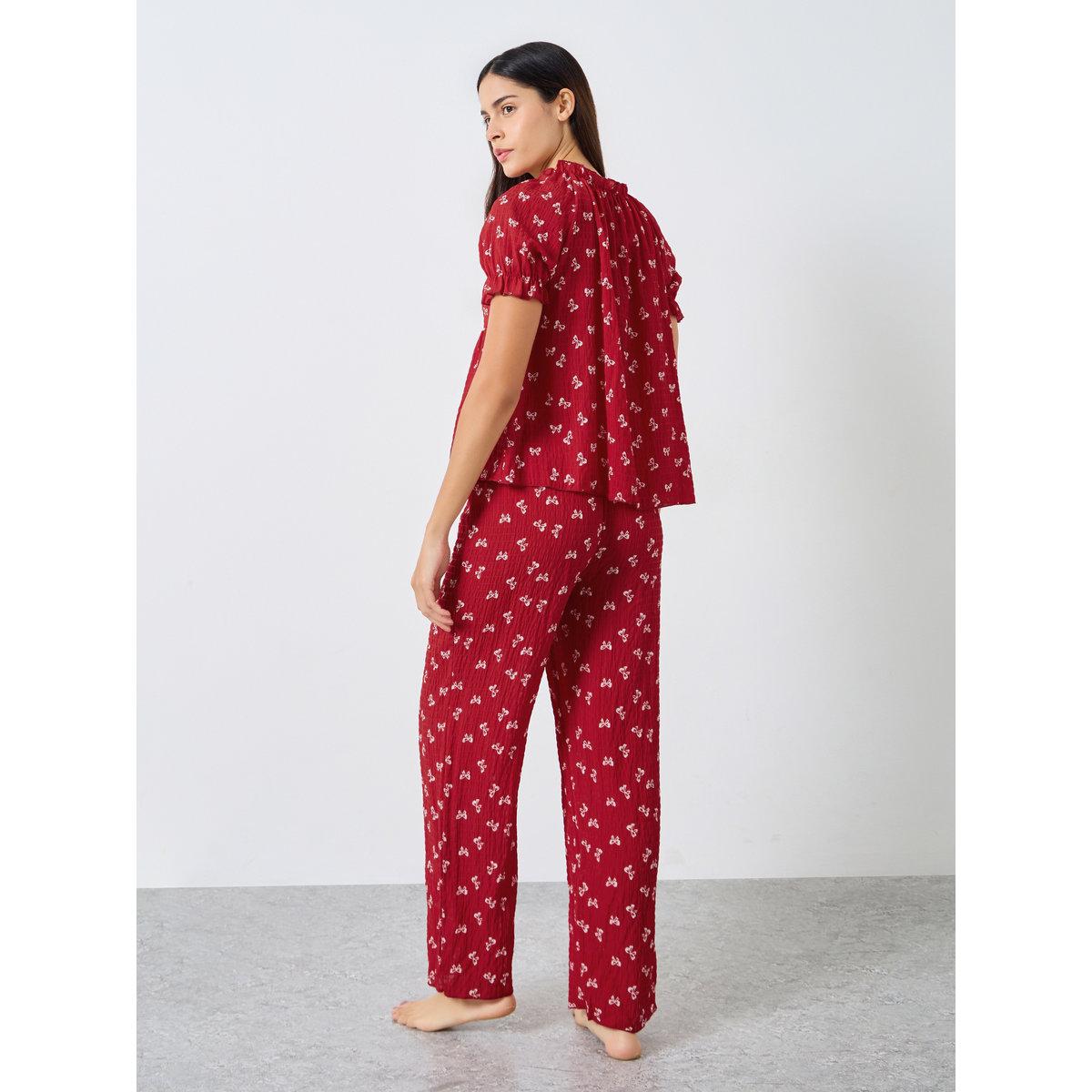 طقم من بنطال بيجاما وبلوزة بتفاصيل شراشيب-women-clothing-nightwear-pyjamas-longsets-image-5
