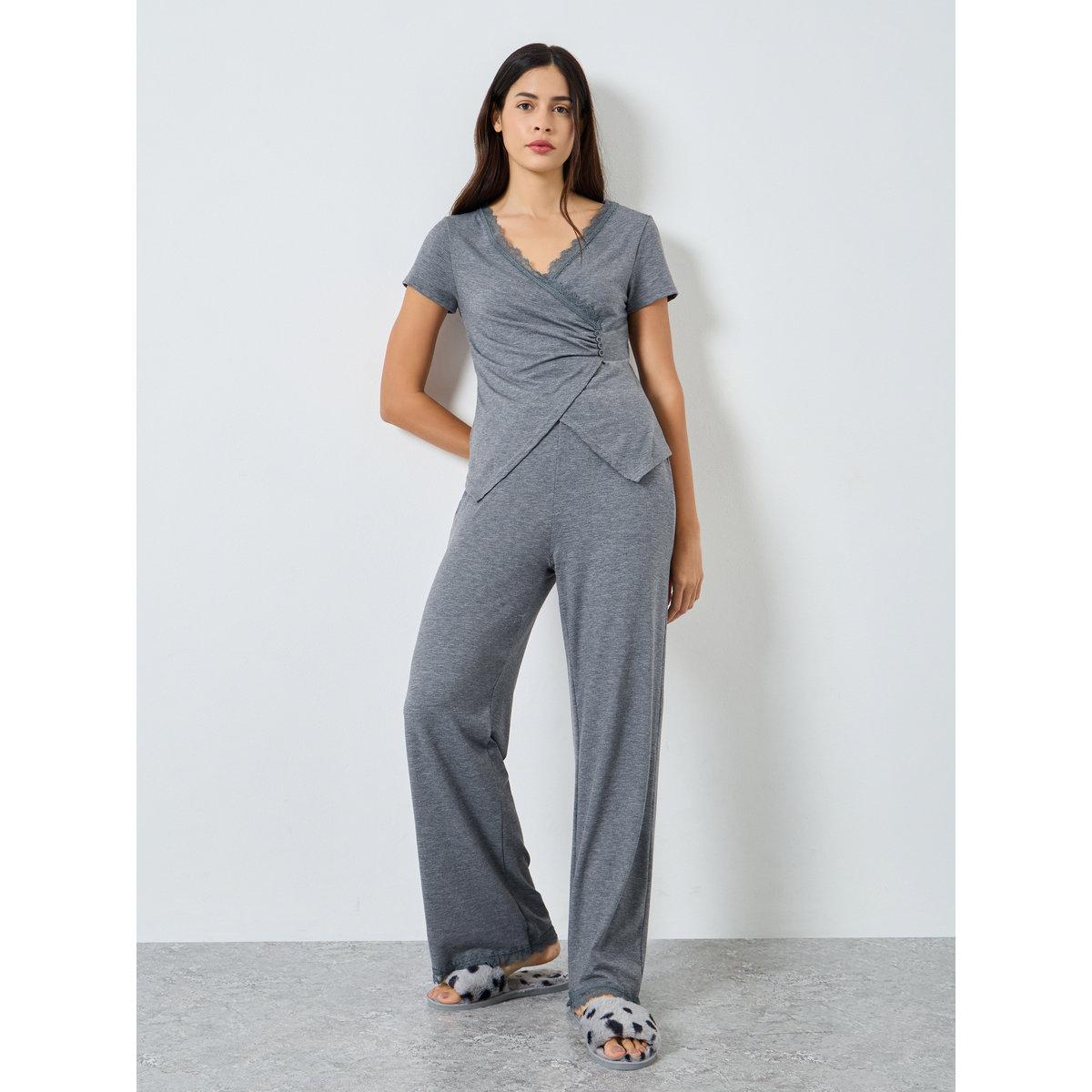 طقم بلوزة بربطة وأزرار وتفصيلة دانتيل مع بنطال-women-clothing-nightwear-pyjamas-longsets-image-1