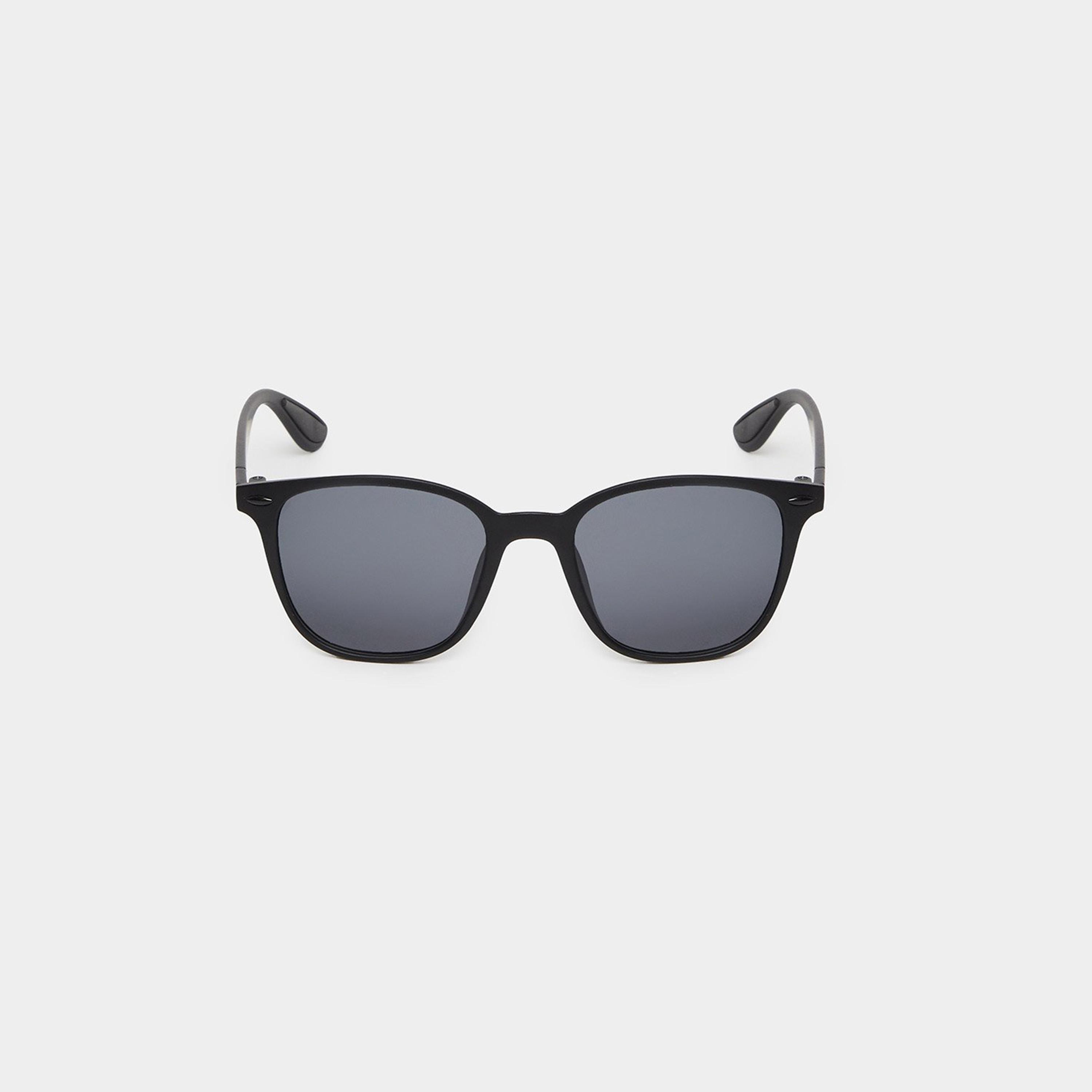 ستايلي - نظارة شمسية واي فيرير سوداء-men-sunglasses-image-3
