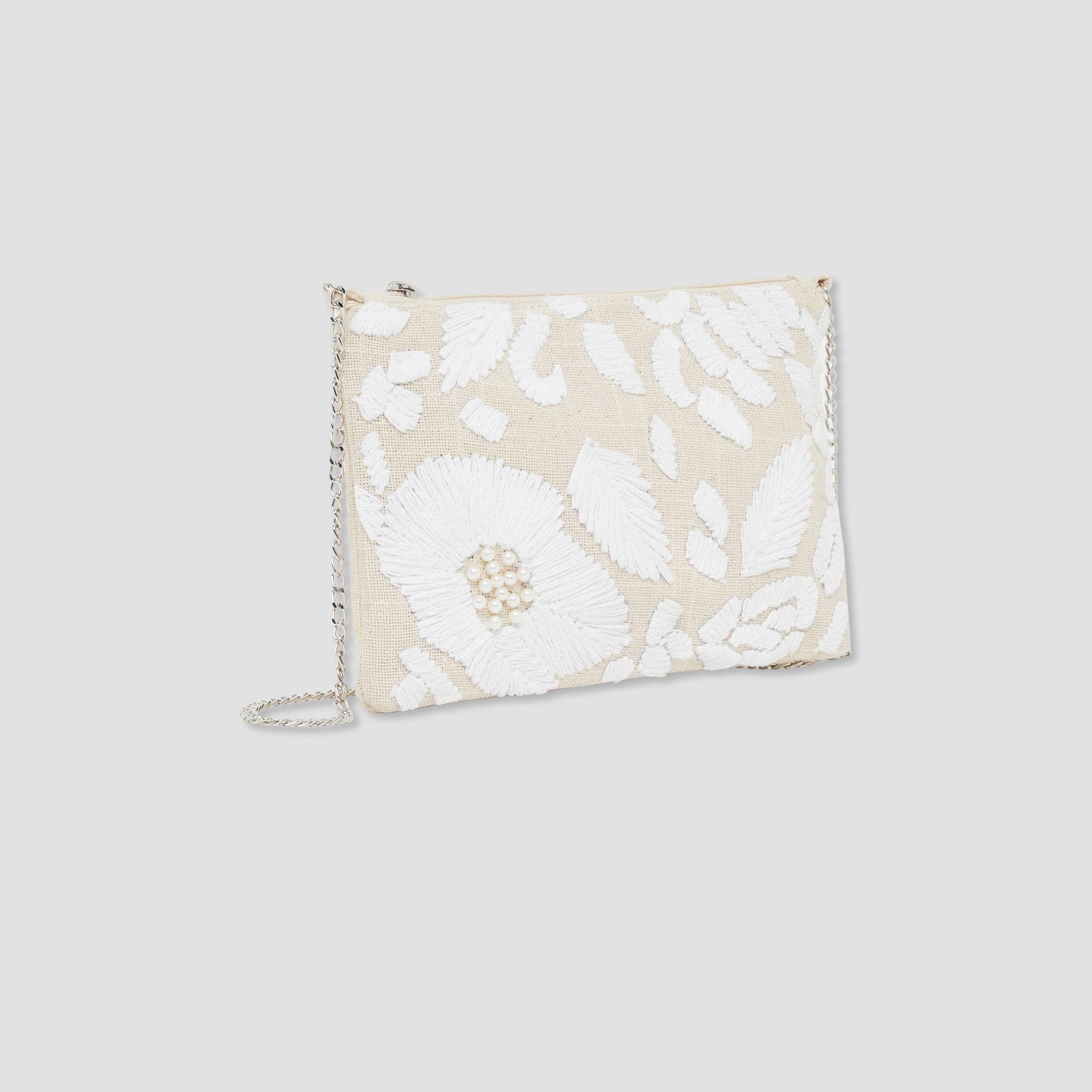ستايلي - شنطة كلاتش مطرزة باللون الكريمي-women-bagsandwallets-handbags-image-1