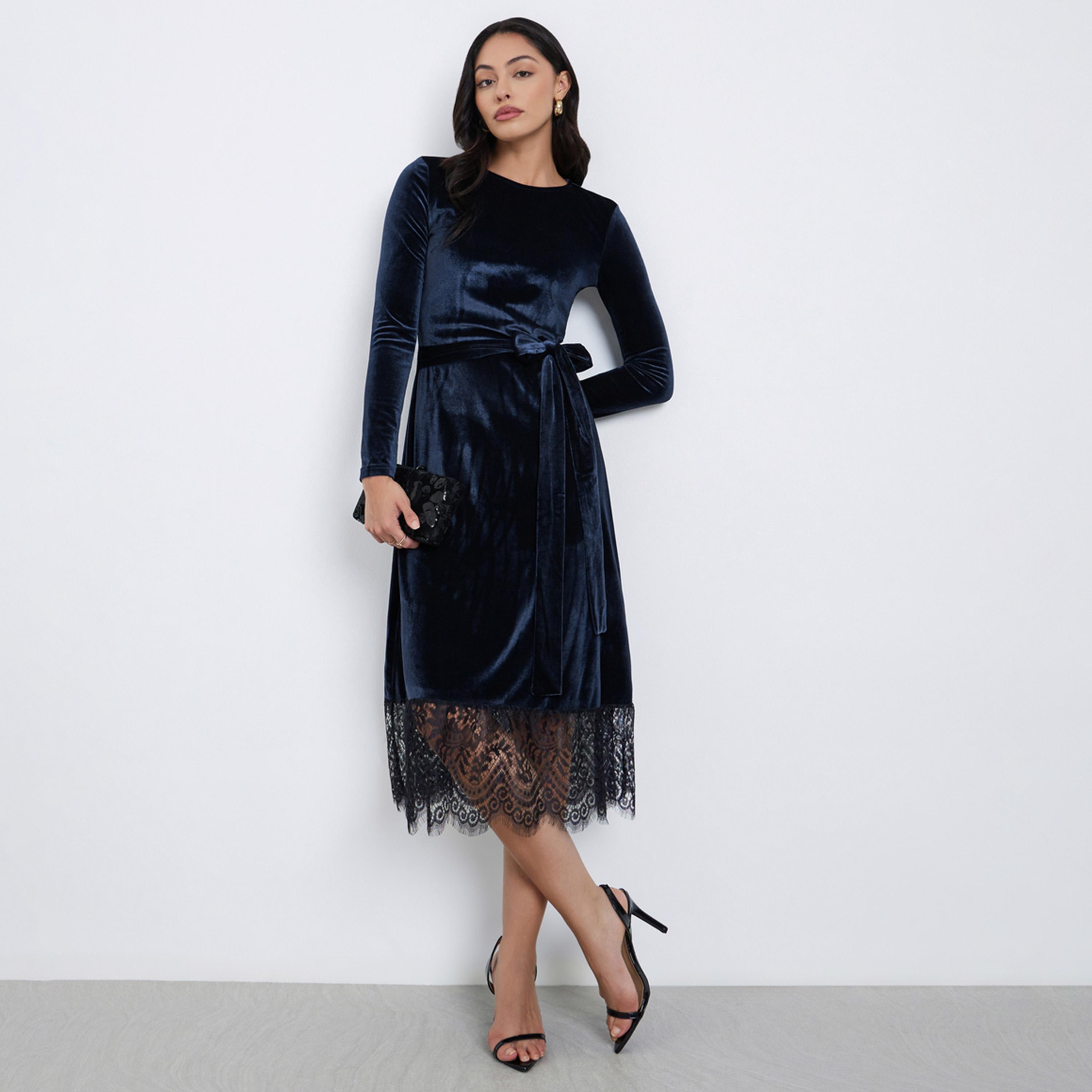 ستايلي - فستان متوسط ​​الطول بمظهر مخملي وحواف دانتيل لون أزرق داكن-women-clothing-dresses-image-1