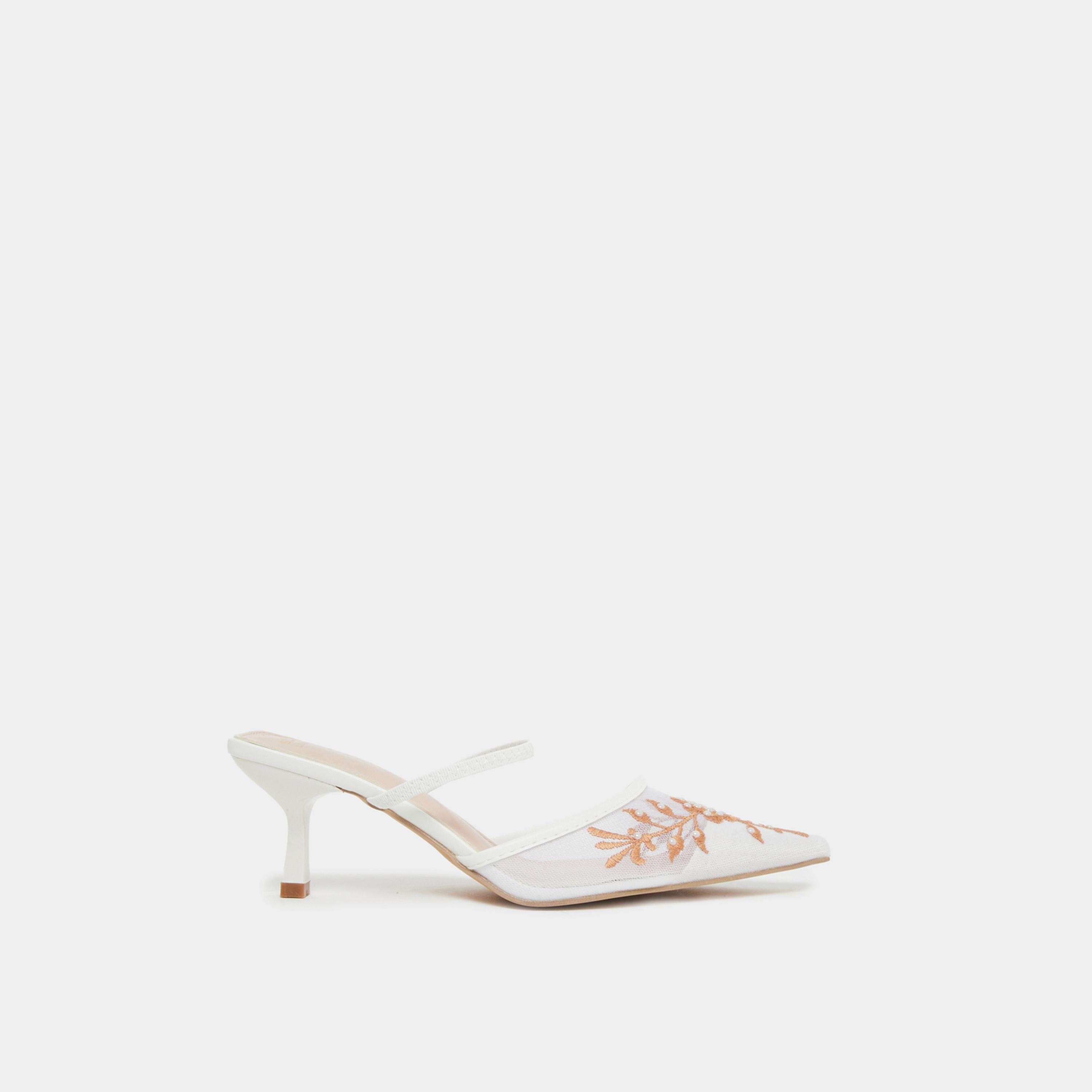 ستايلي - حذاء نسائي أبيض مطرز بمقدمة مدببة-women-shoes-sandals-heeled-image-3