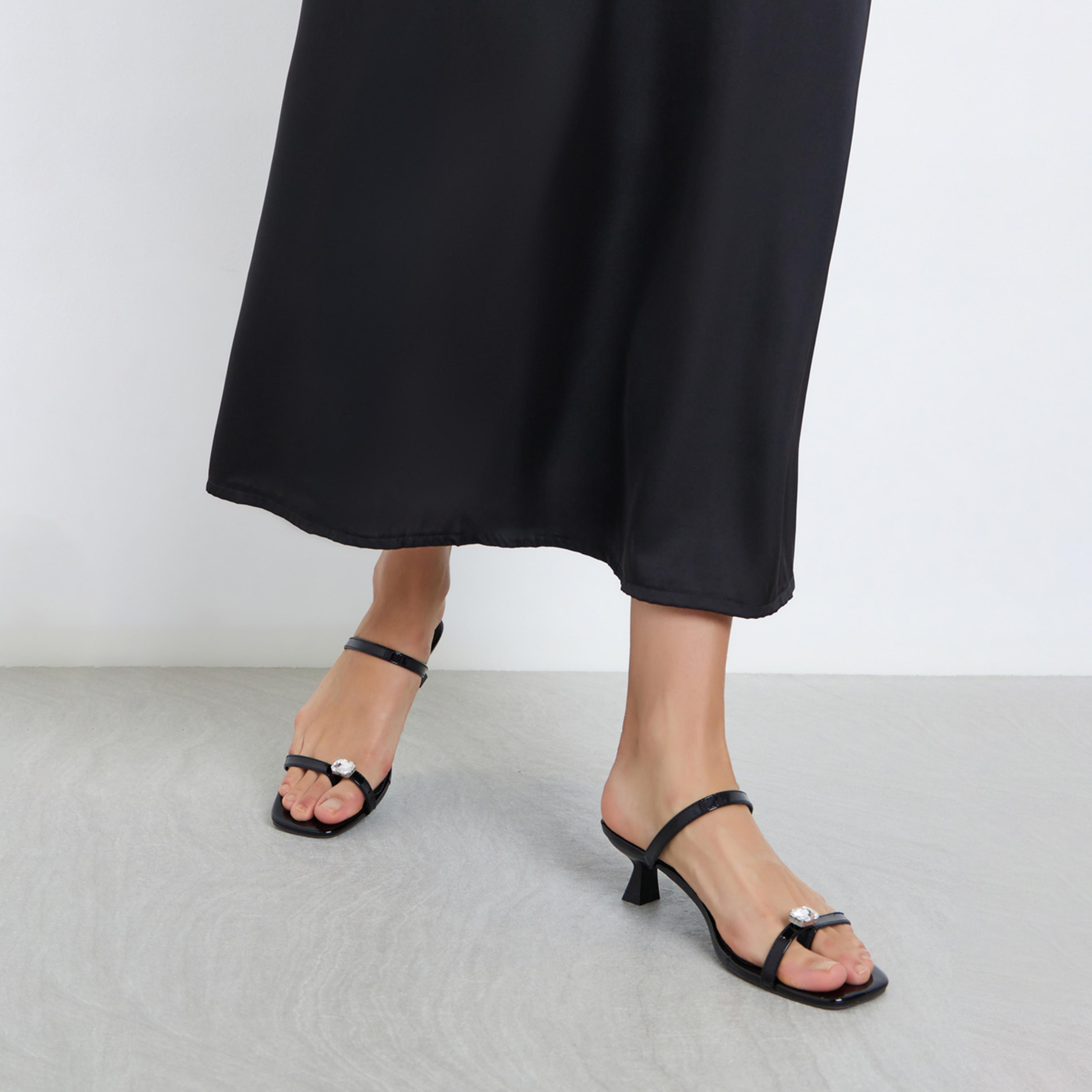 ستايلي - صندل بكعب صغير مرصع باللون الأسود للنساء-women-shoes-sandals-heeled-image-2