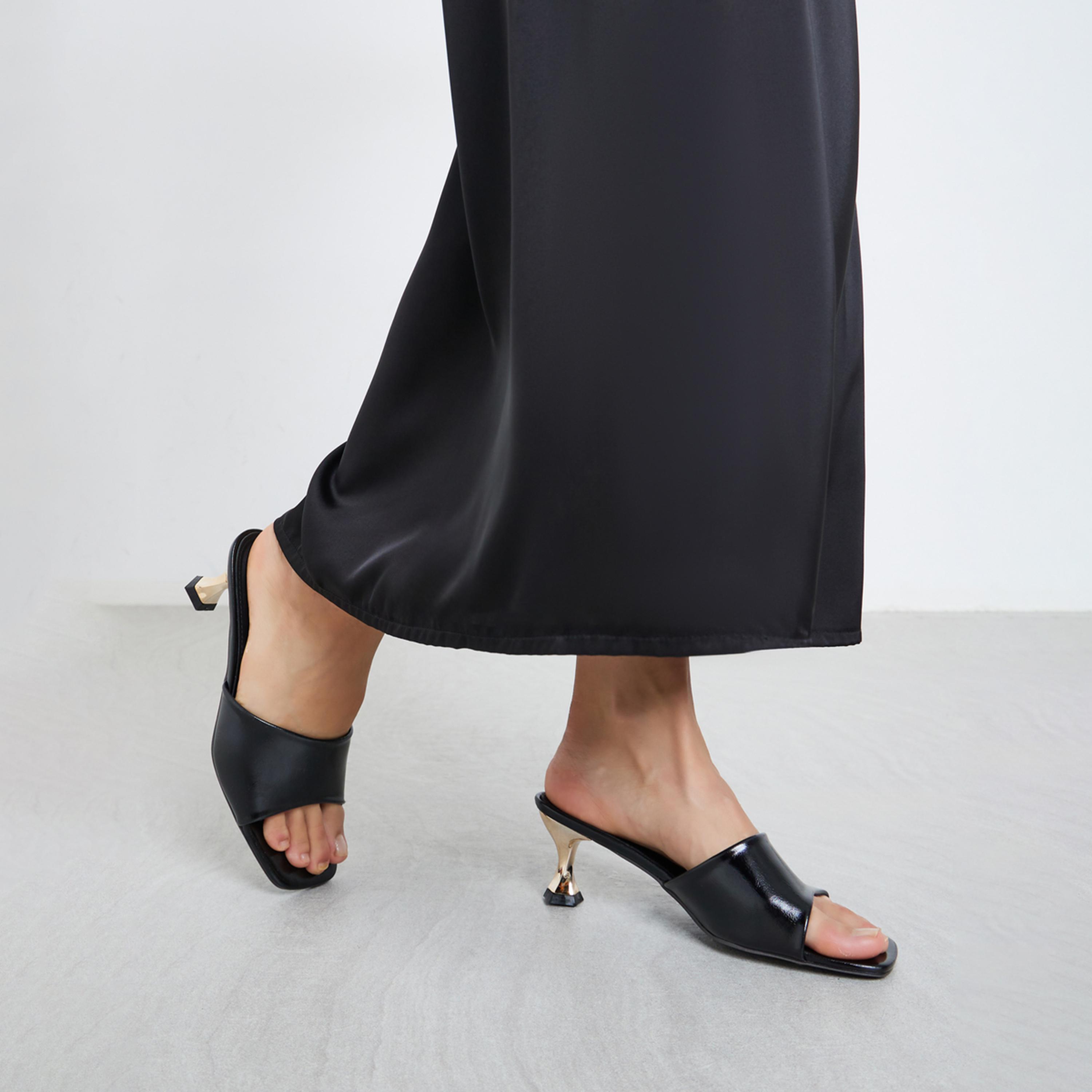 ستايلي - صندل أسود سادة بكعب صغير لون متباين للنساء-women-shoes-sandals-heeled-image-2