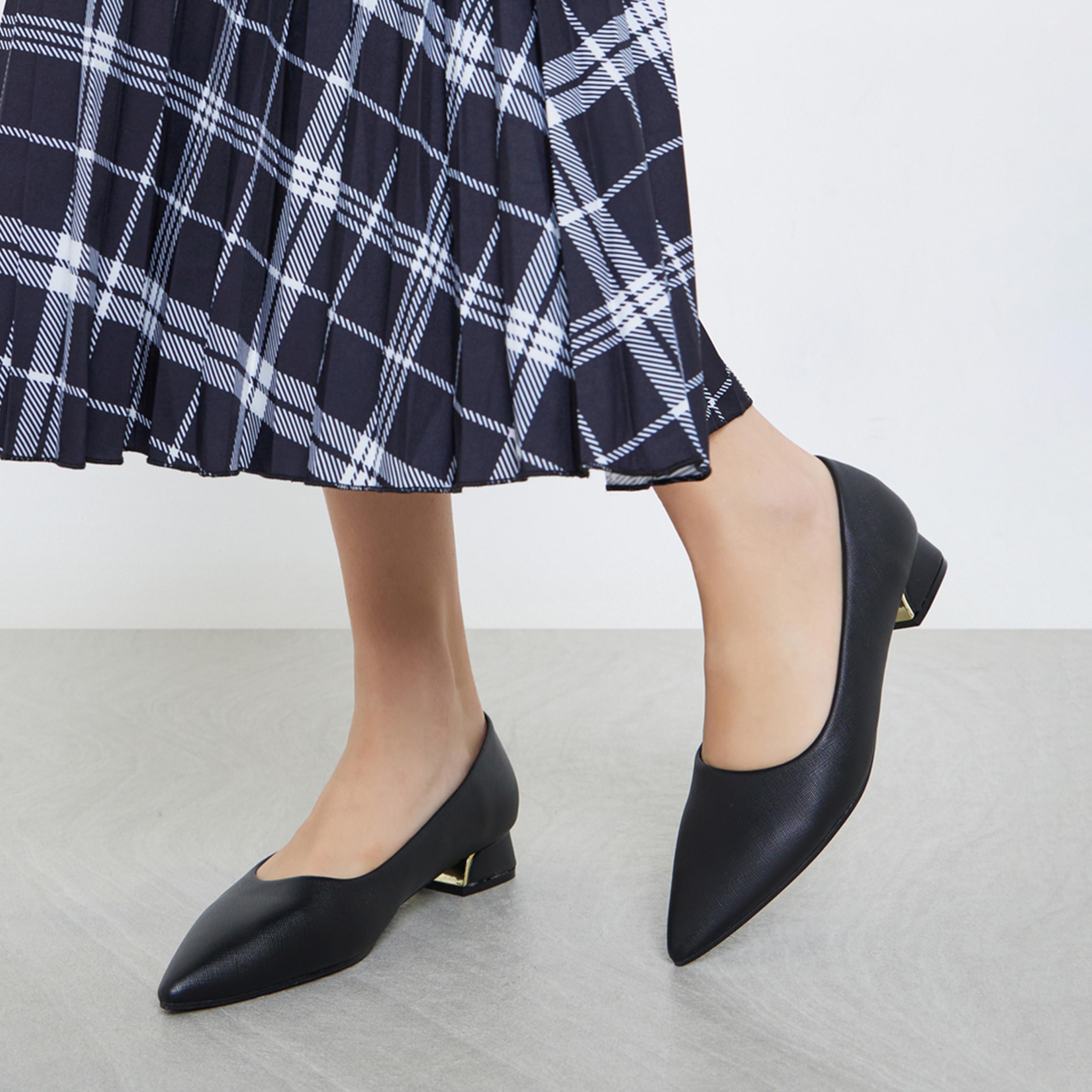 ستايلي - حذاء نسائي أسود سهل الارتداء بمقدمة مدببة-women-shoes-sandals-heeled-image-2