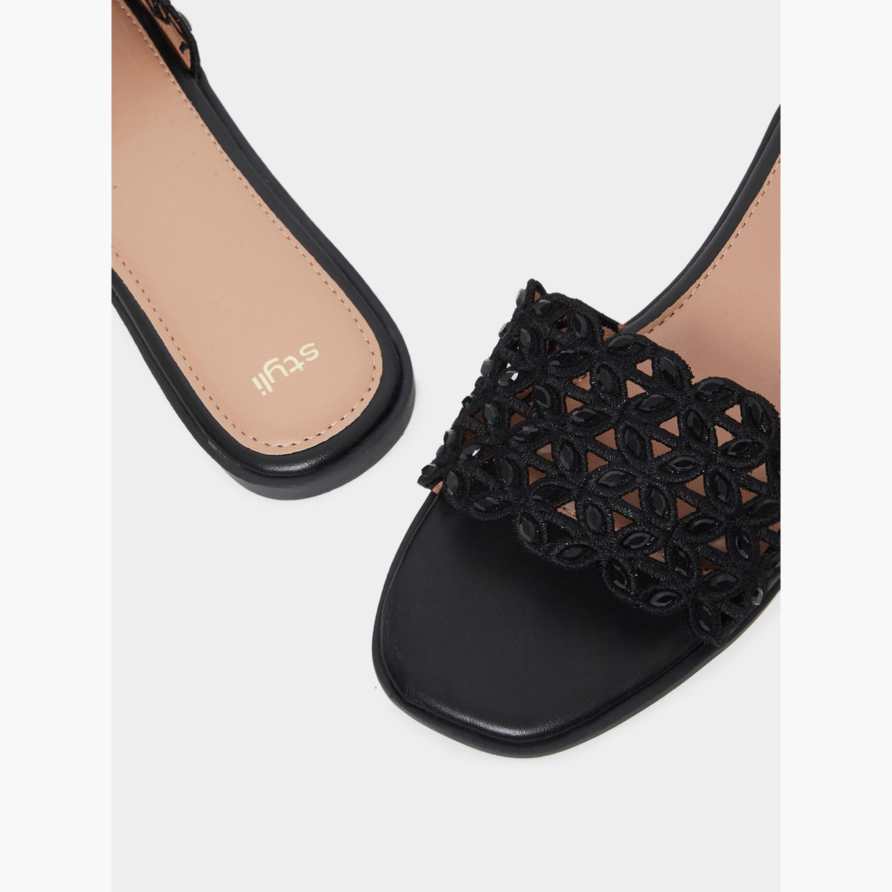 ستايلي - صندل مسطح مزخرف باللون الأسود للنساء-women-shoes-sandals-flats-image-4
