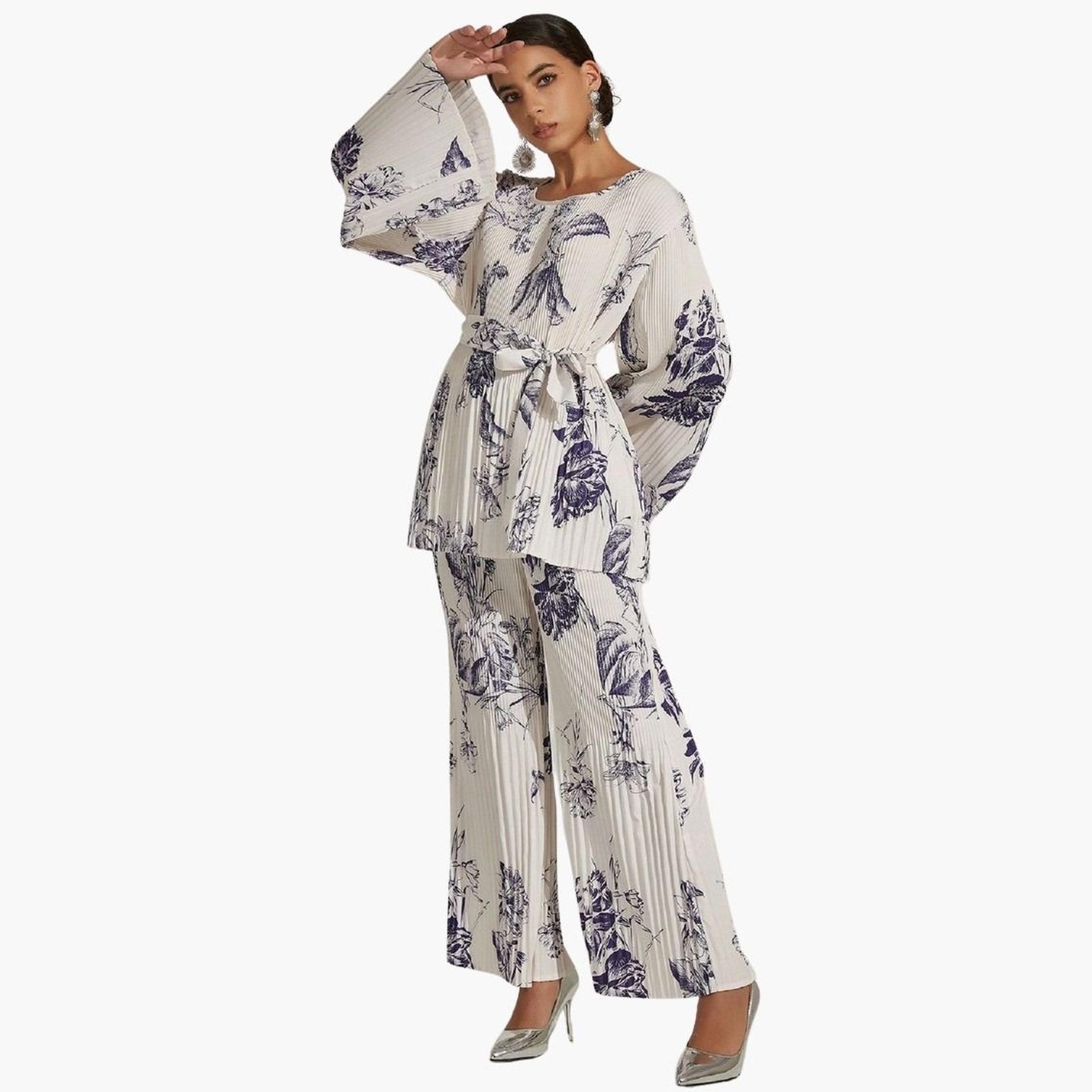 تيك تو - طقم بلوزة وبنطال بطبعة زهور مطوية-women-clothing-coordsets-image-4