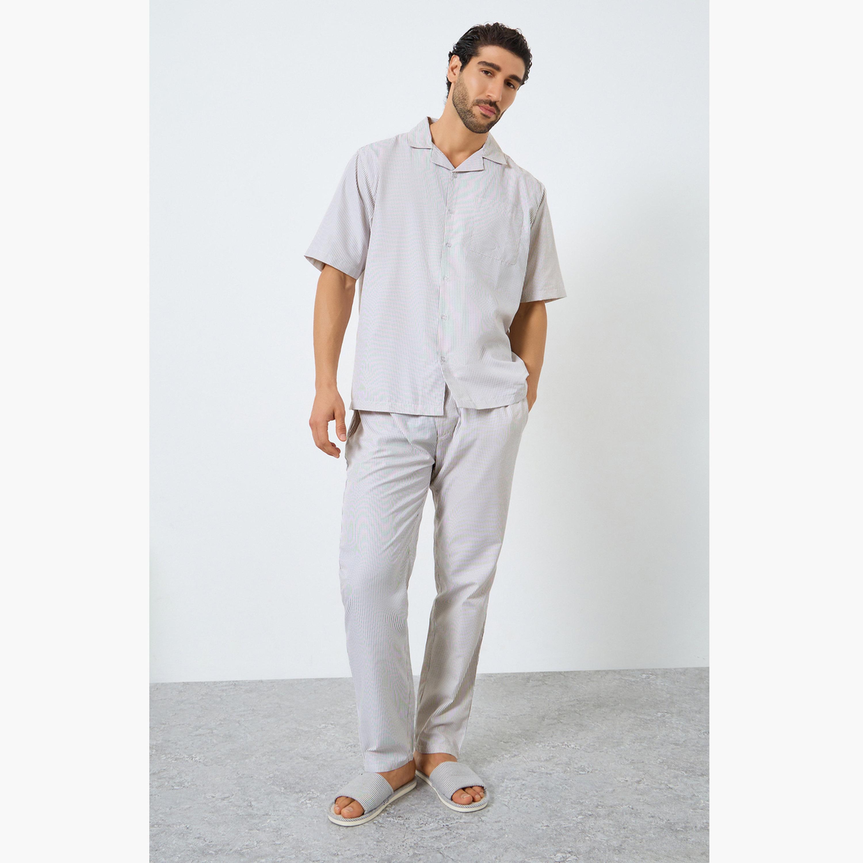 طقم بيجاما من بنطال وقميص مخطط بقصة مريحة-men-clothing-nightwear-sets-image-1