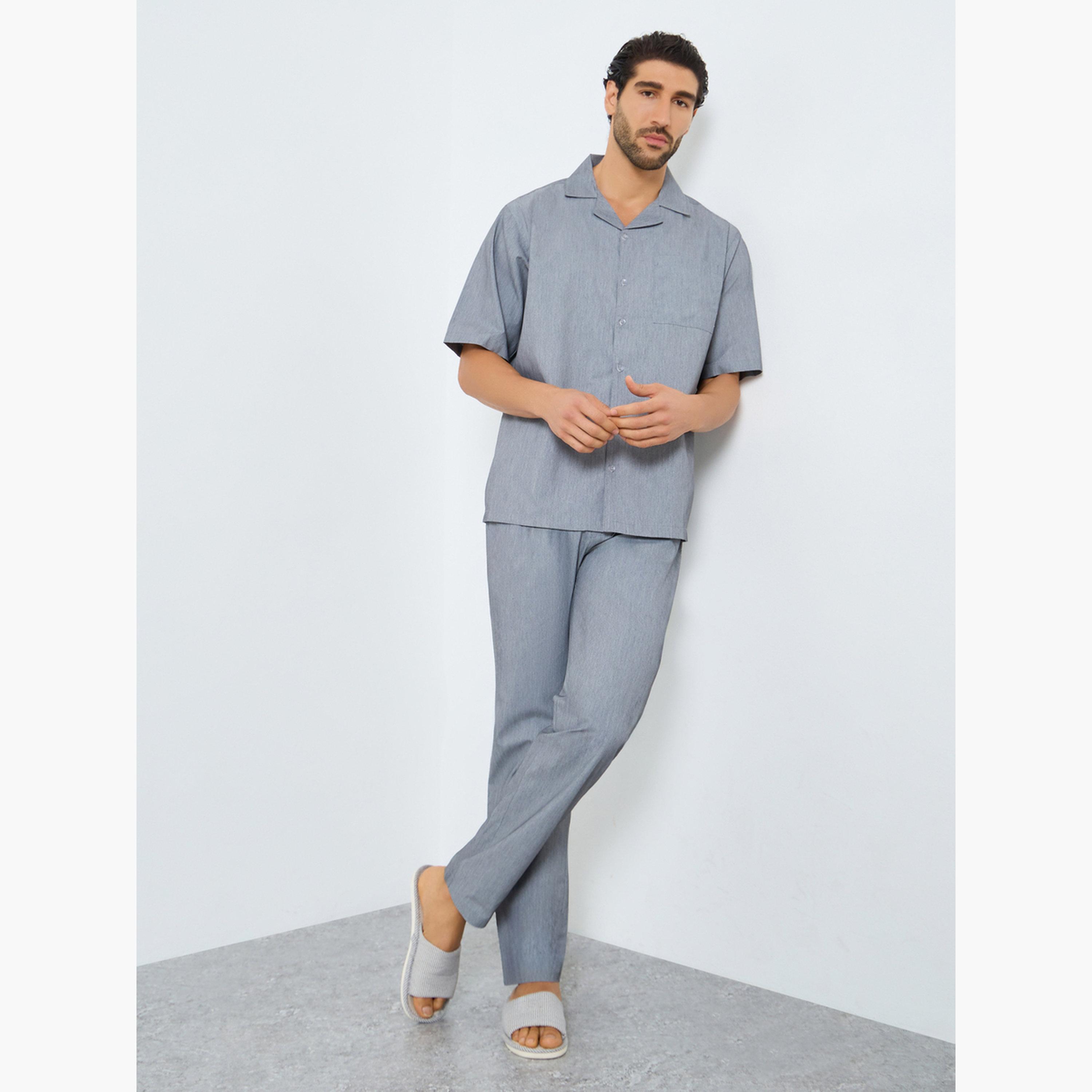 طقم بيجاما من بنطال وقميص بأزرار بقصة مريحة-men-clothing-nightwear-sets-image-1