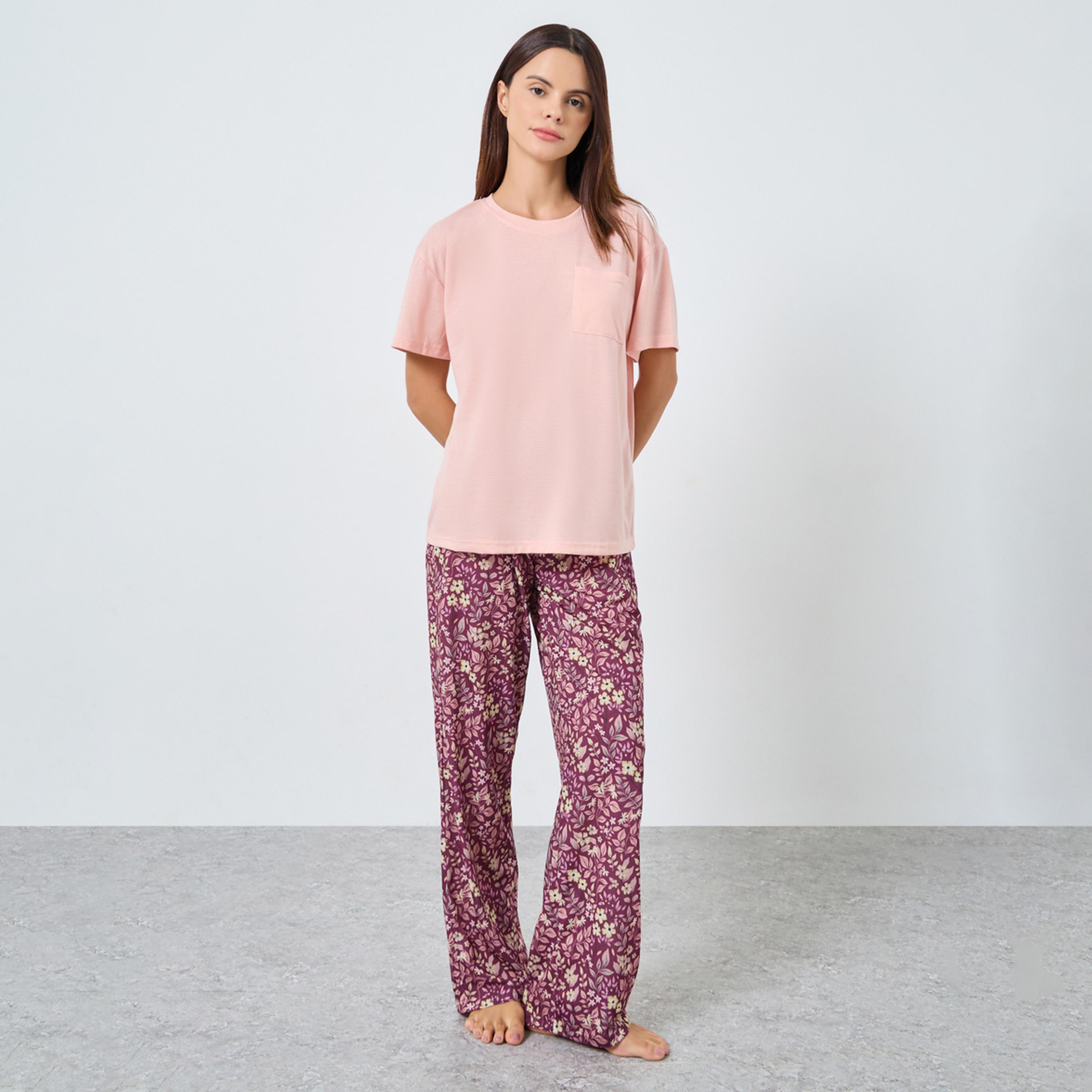 ستايلي - طقم تي شيرت بجيوب متماسكة وبيجاما مزينة بالزهور-women-clothing-nightwear-pyjamas-longsets-image-1