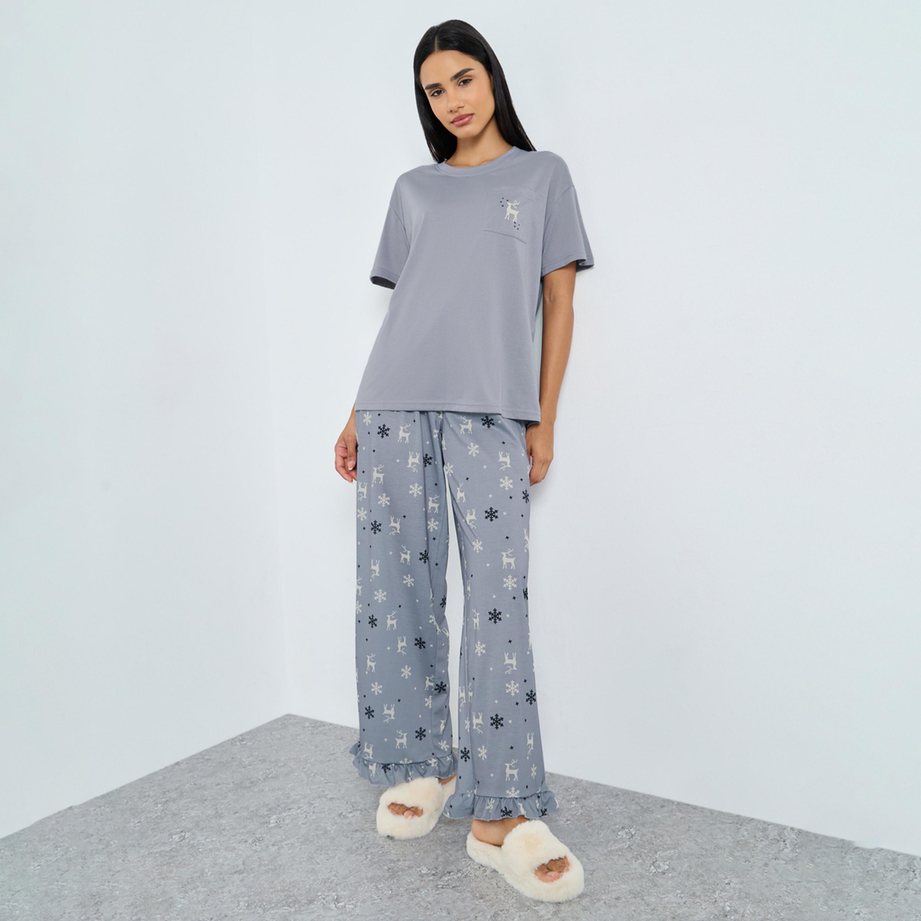 Styli Reindeer Pocket T-Shirt and Ruffle Hem Pyjama Set-women-clothing-nightwear-pyjamas-longsets-image-1