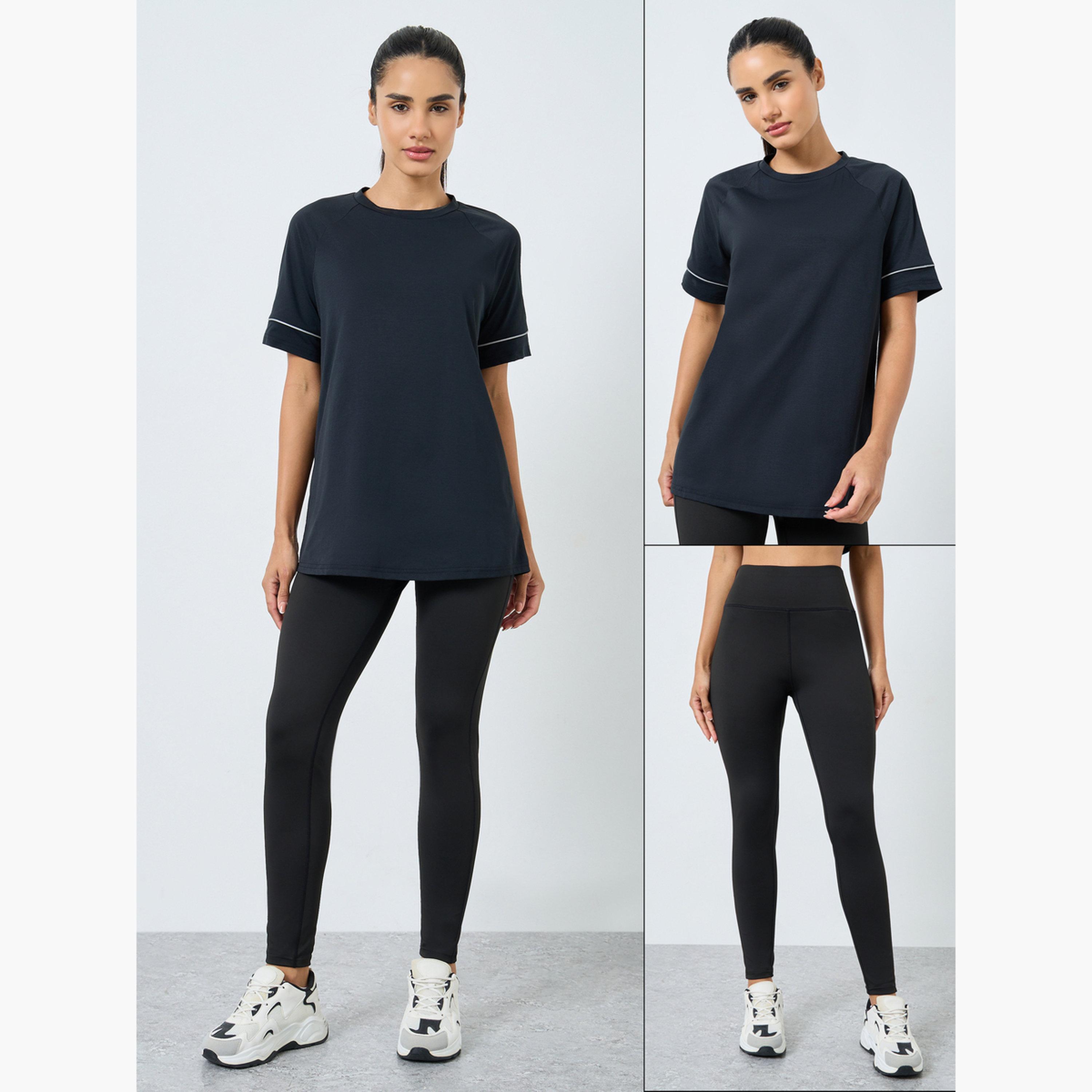 ستايلي - بلوزة مخططة عاكسة وبنطال ضيق بحزام خصر عريض-women-clothing-sportswearandactivewear-trackpantsandtracksuits-image-1