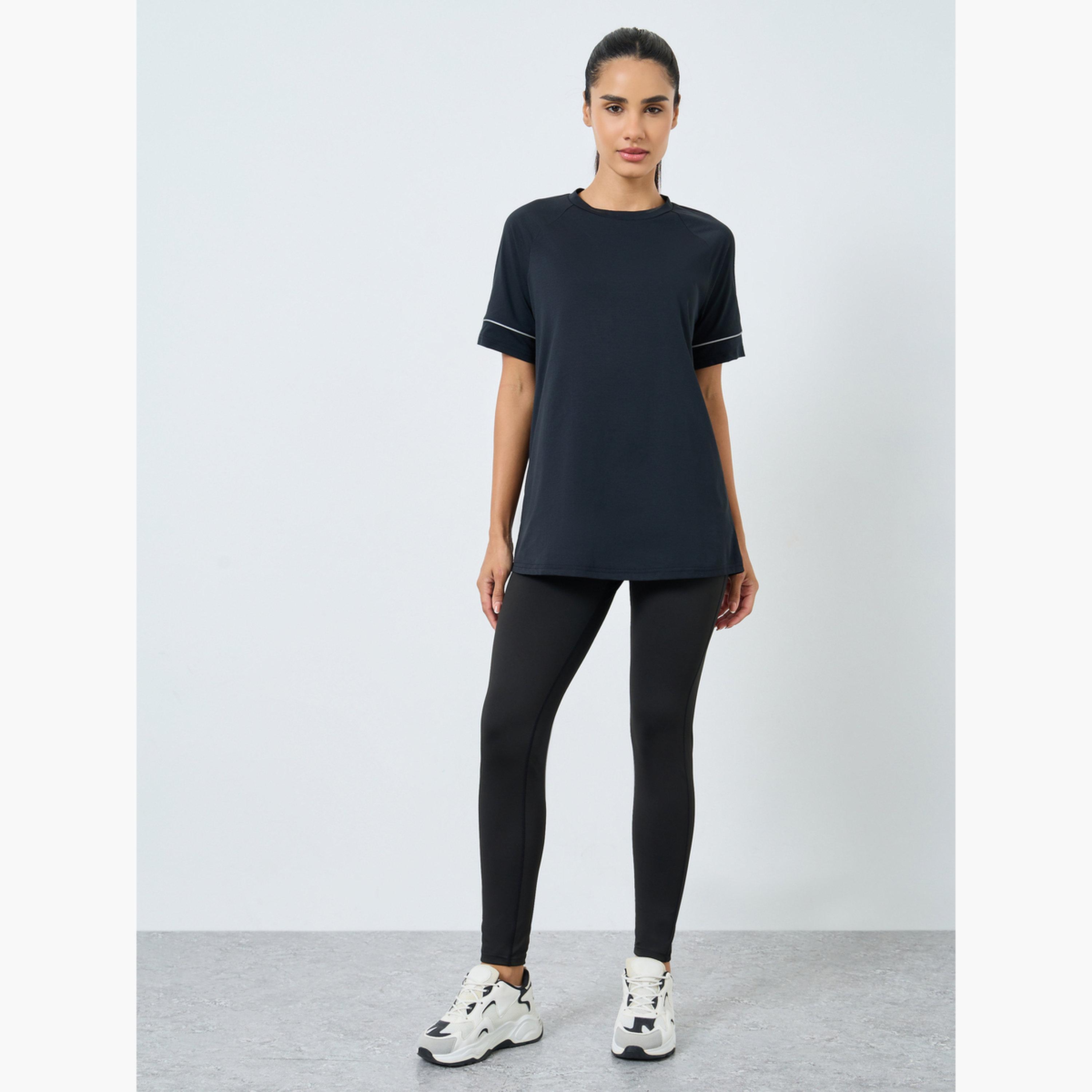 ستايلي - بلوزة مخططة عاكسة وبنطال ضيق بحزام خصر عريض-women-clothing-sportswearandactivewear-trackpantsandtracksuits-image-2