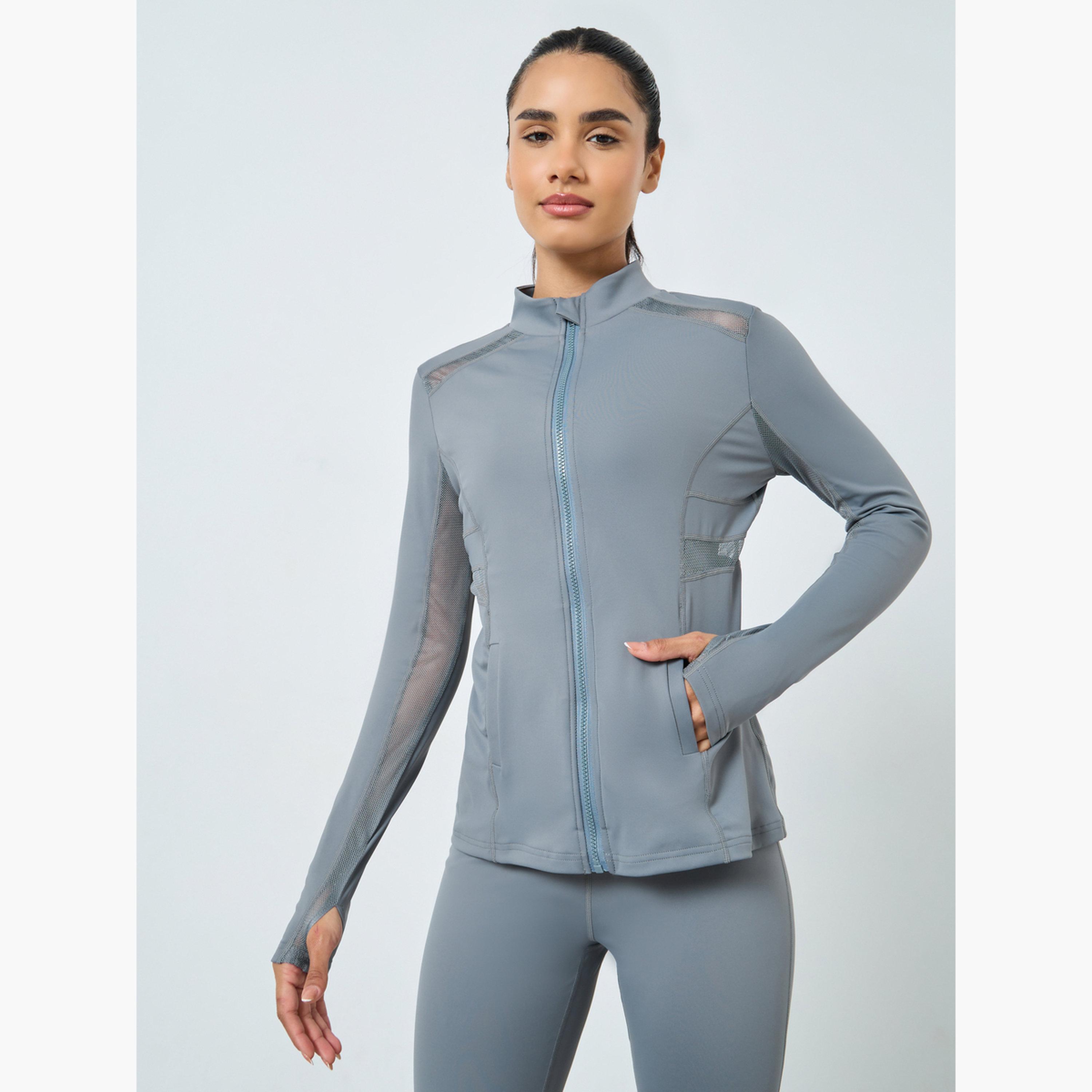 ستايلي - طقم 3 قطع - جاكيت بتفاصيل جيوب شبكية، حمالة صدر رياضية بظهر ريسكي، وبنطال ضيق-women-clothing-sportswearandactivewear-trackpantsandtracksuits-image-3