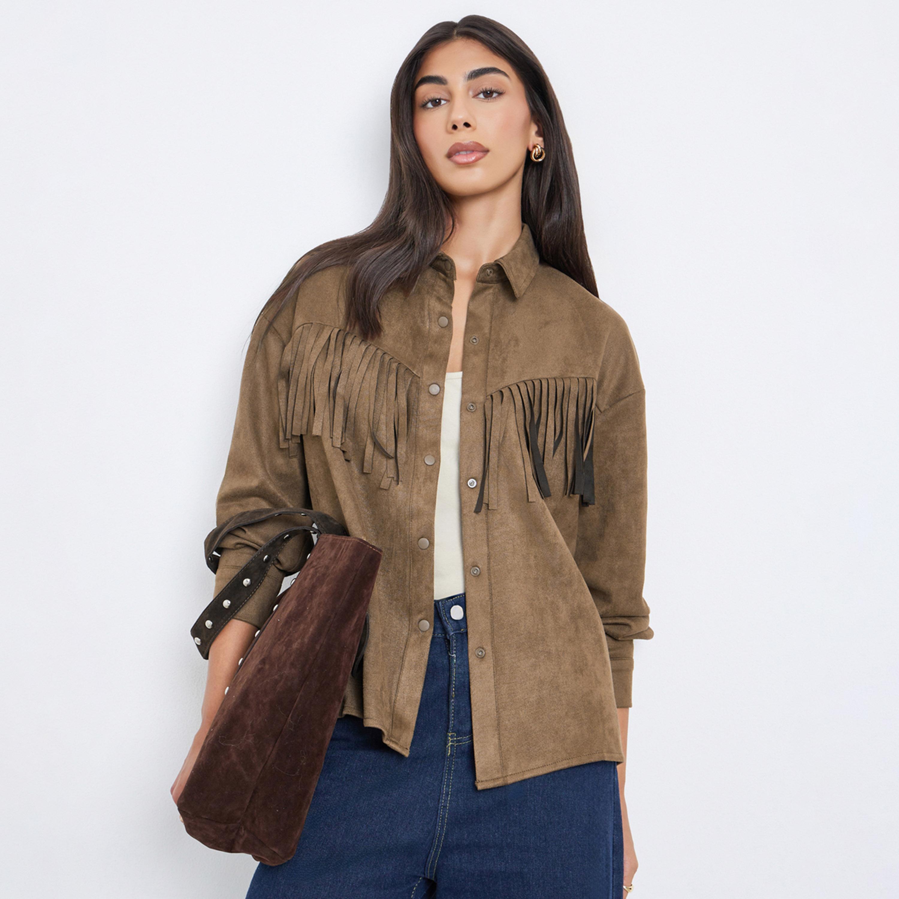 ستايلي - قميص بمظهر جلد سويدي مع حواف مزينة بالشراشيب لون بني-women-clothing-shirtsandblouses-shirts-image-1