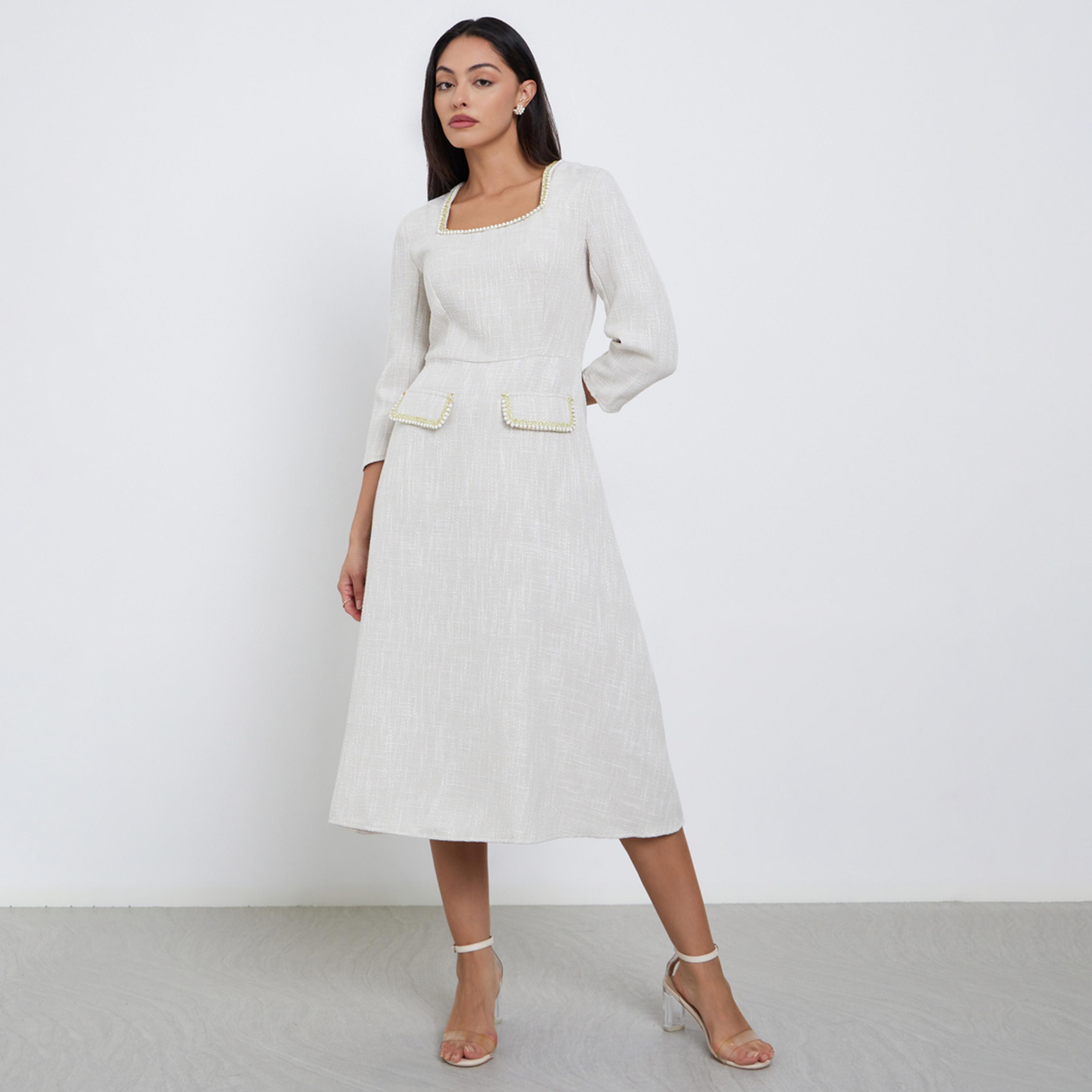 ستايلي - فستان تويد متوسط ​​الطول أبيض عاجي بتفاصيل لؤلؤ صناعي-women-clothing-dresses-image-1