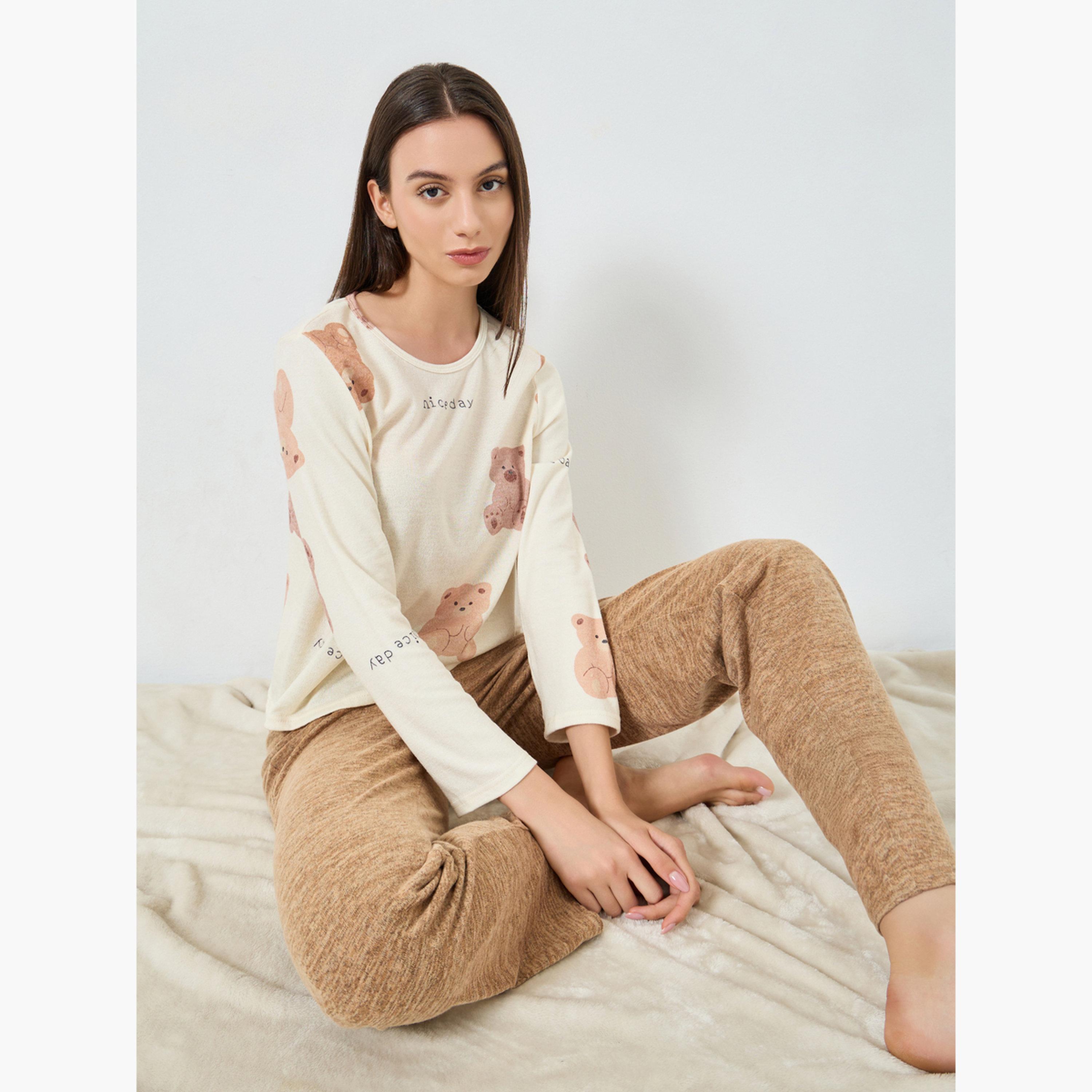 تيك تو - بيجاما تي شيرت بطبعة دب مريح لون بيج-women-clothing-nightwear-pyjamas-longsets-image-2