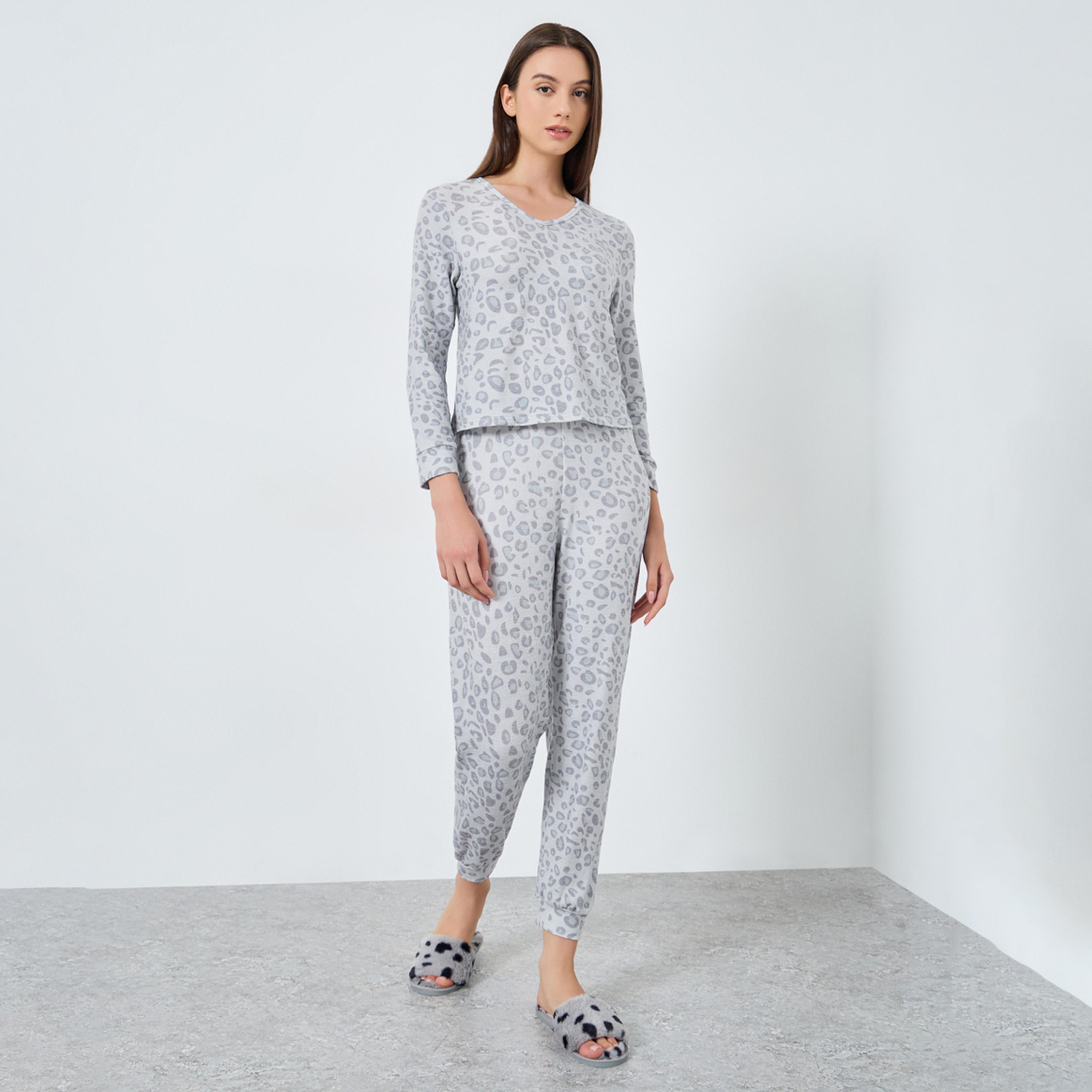 تيك تو - بيجاما تي شيرت بطبعة جلد النمر لون رمادي-women-clothing-nightwear-pyjamas-longsets-image-1