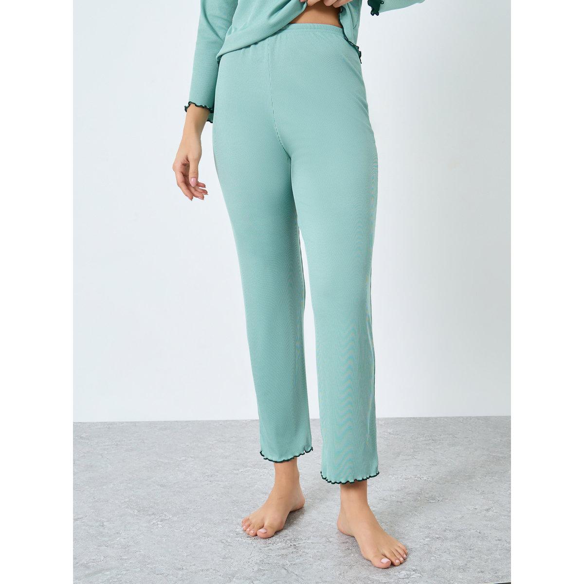طقم من بنطال بيجاما وتيشيرت بتفاصيل كشكش-women-clothing-nightwear-pyjamas-longsets-image-5