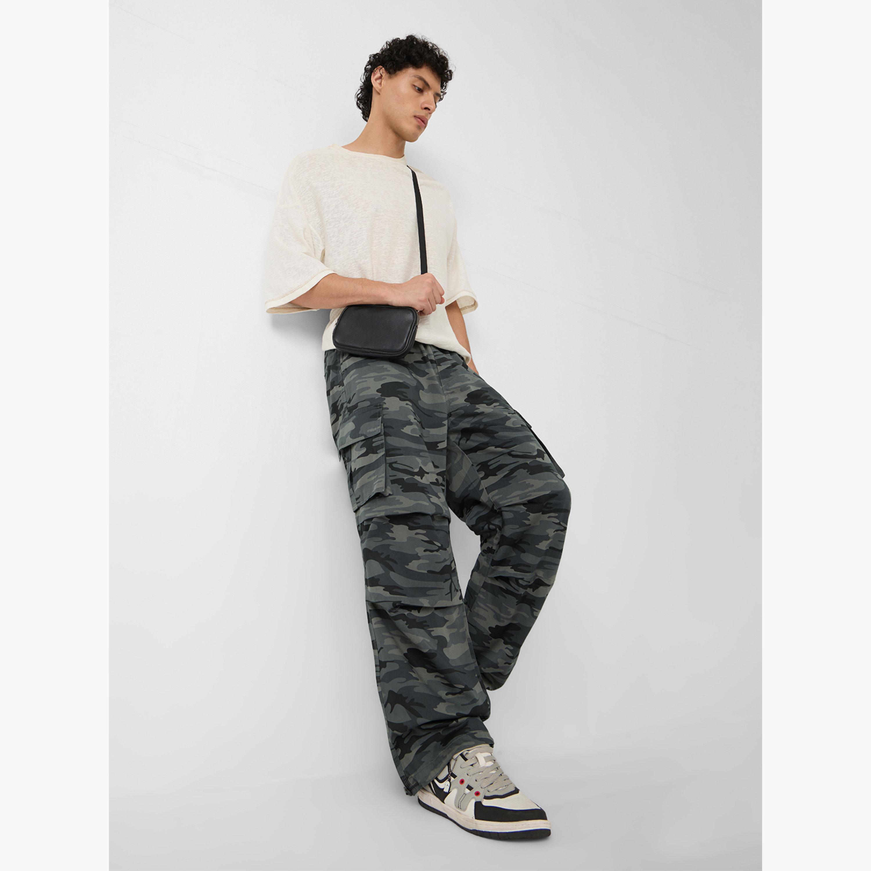 ذا سولد ستور × ستايلي - بنطال رجالي أخضر مموه كارجو باراشوت-men-clothing-bottoms-trousersandchinos-trousers-image-3