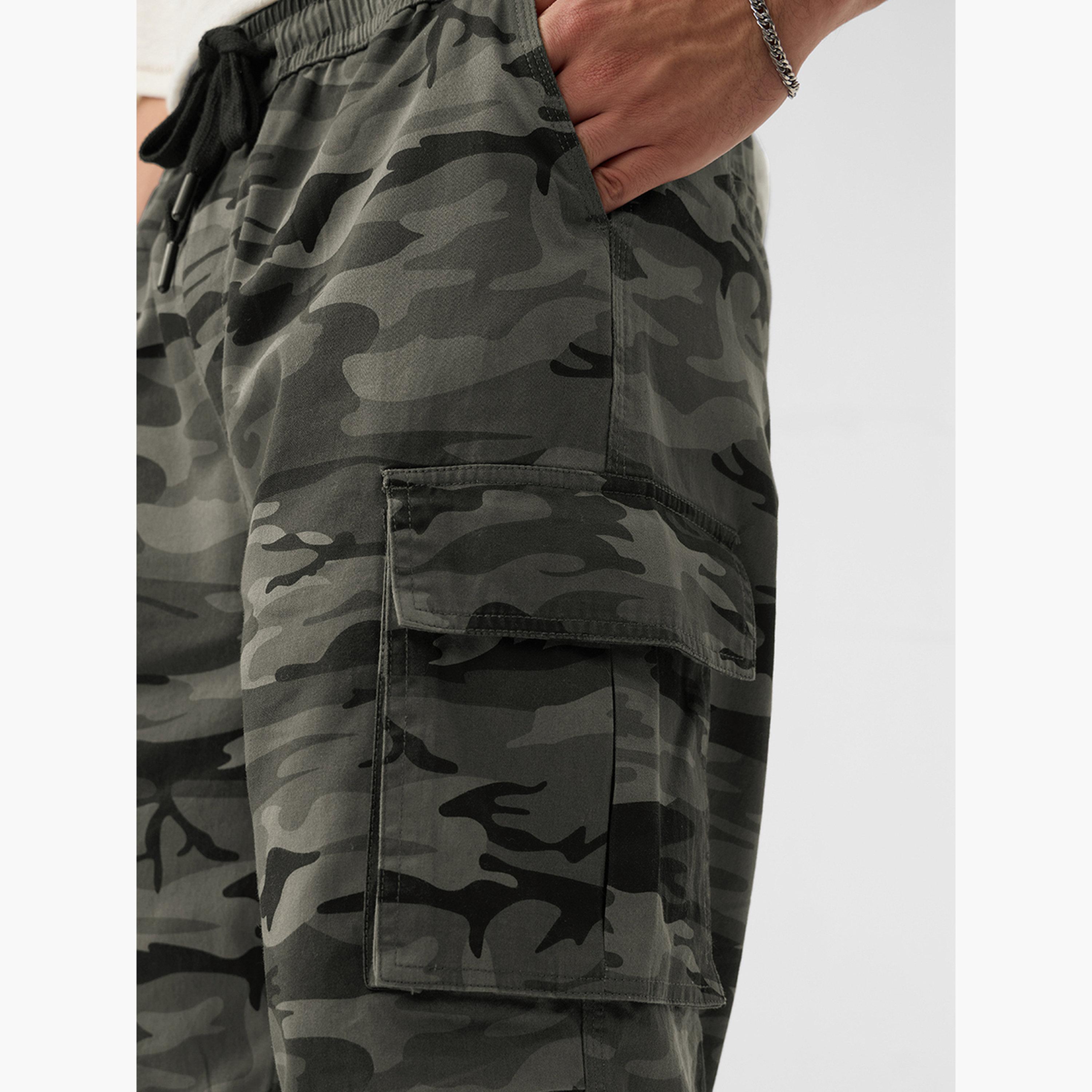 ذا سولد ستور × ستايلي - بنطال رجالي رمادي مموه كارجو باراشوت-men-clothing-bottoms-joggers-image-5