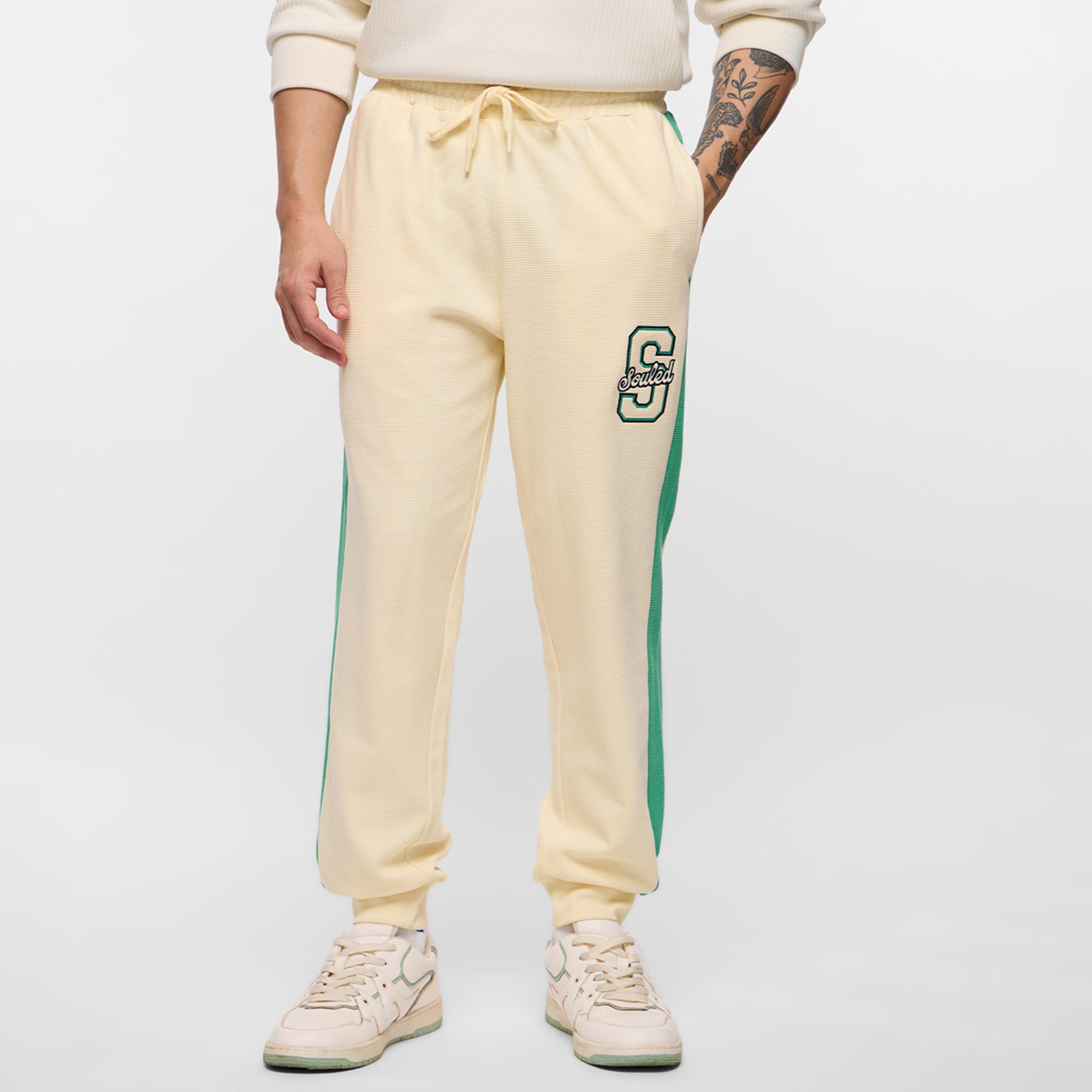 ذا سولد ستور × ستايلي - بنطال رياضي رجالي حجم كبير مطرز لون كريمي-men-clothing-bottoms-joggers-image-1