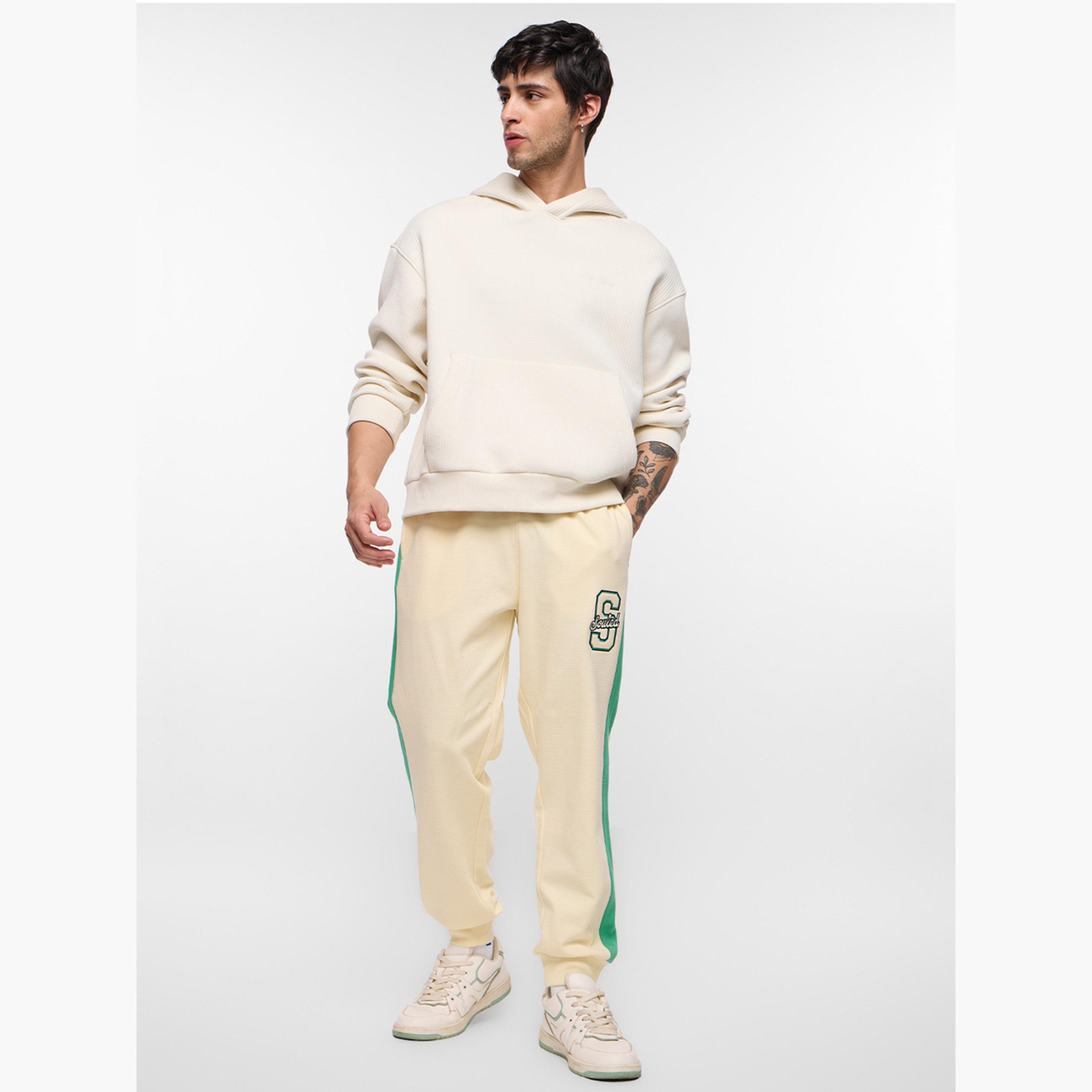 ذا سولد ستور × ستايلي - بنطال رياضي رجالي حجم كبير مطرز لون كريمي-men-clothing-bottoms-joggers-image-2