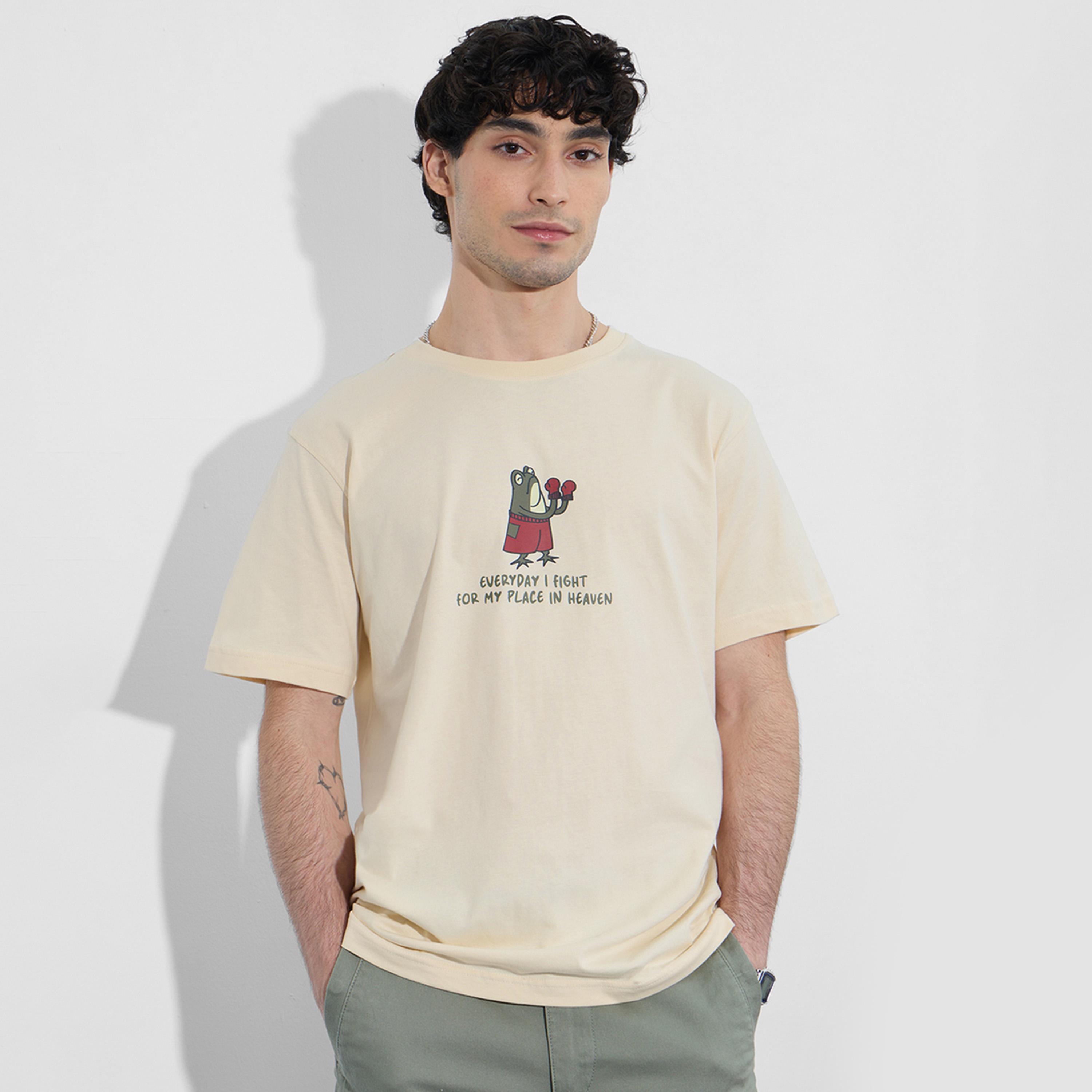 ذا سولد ستور × ستايلي - تي شيرت رجالي مريح برسومات لون بيج-men-clothing-tshirtsandpolos-tshirts-image-1