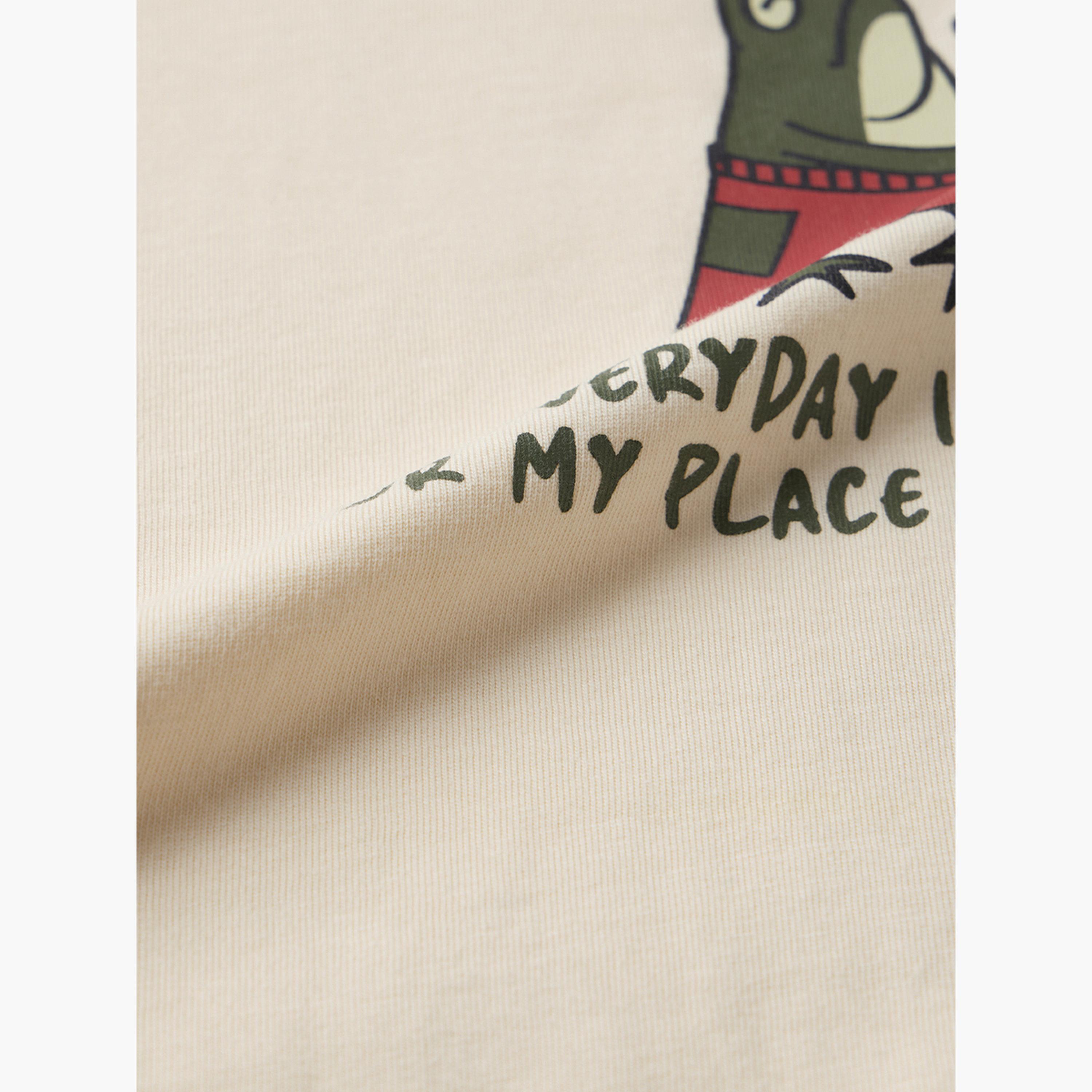 ذا سولد ستور × ستايلي - تي شيرت رجالي مريح برسومات لون بيج-men-clothing-tshirtsandpolos-tshirts-image-6
