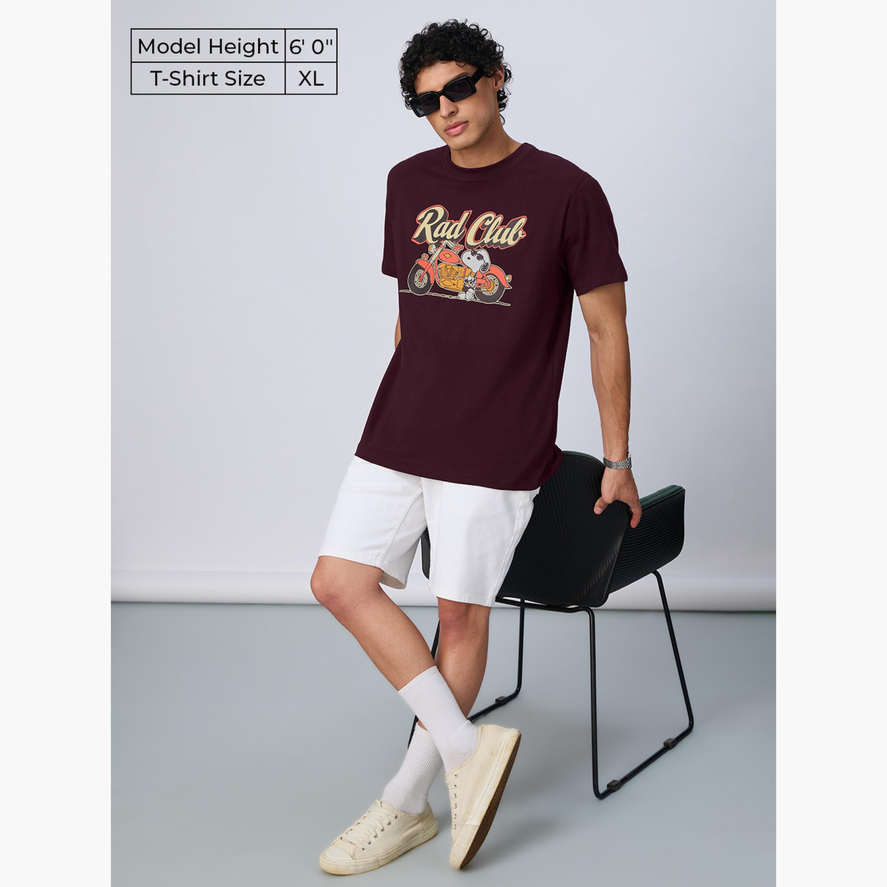 ذا سولد ستور × ستايلي - تي شيرت رجالي مريح لون برغندي-men-clothing-tshirtsandpolos-tshirts-image-2
