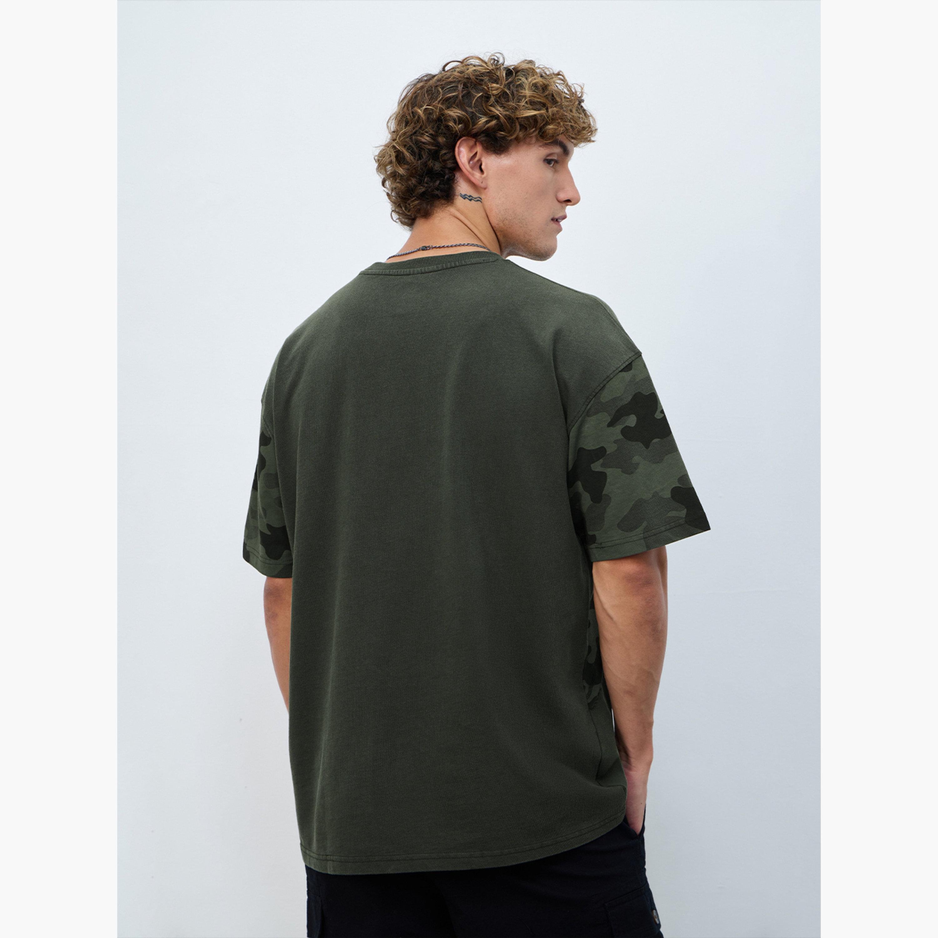 ذا سولد ستور × ستايلي - تي شيرت رجالي حجم كبير بلوحة مموهة لون أخضر-men-clothing-tshirtsandpolos-tshirts-image-3