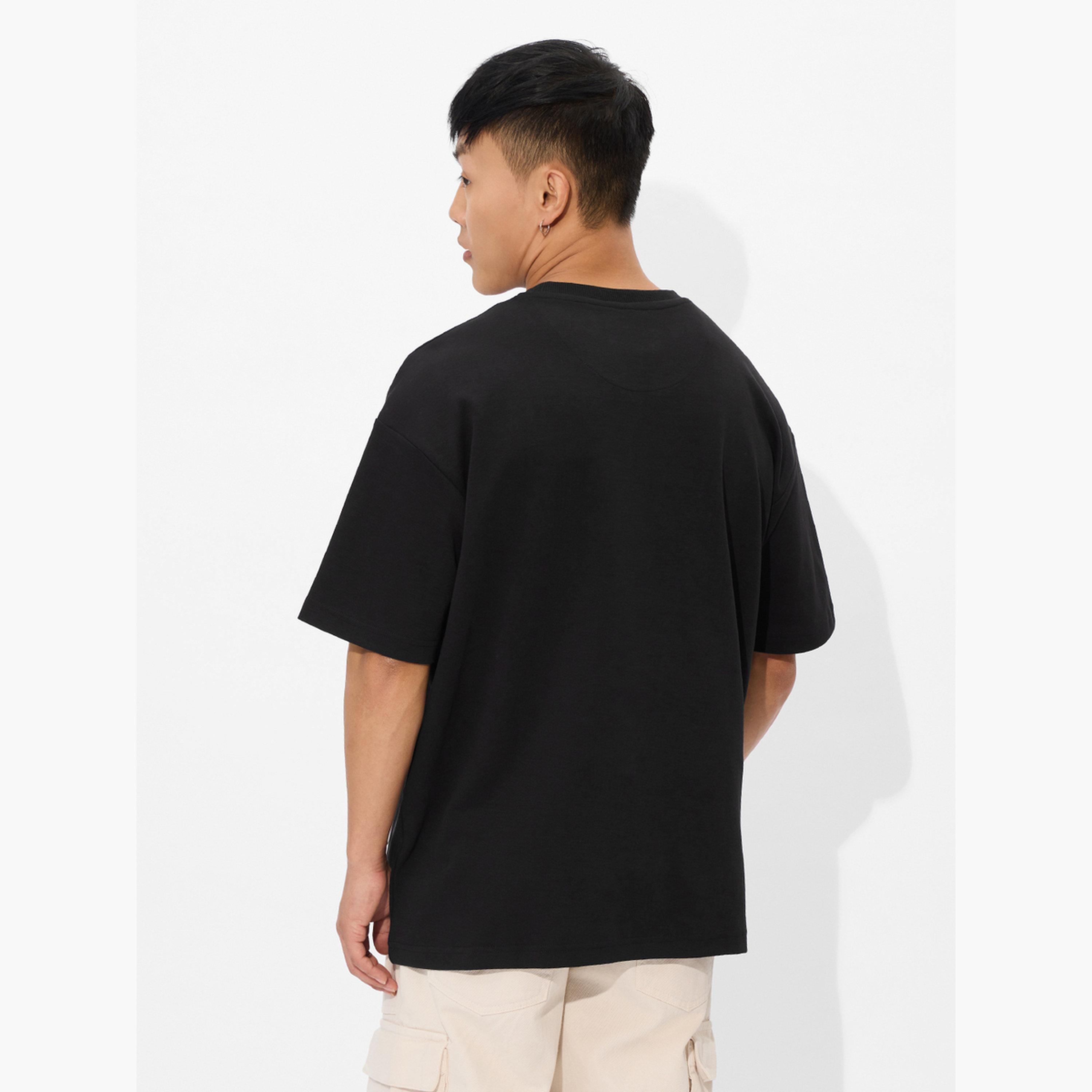 ذا سولد ستور × ستايلي - تي شيرت رجالي أسود حجم كبير مع مرقعات-men-clothing-tshirtsandpolos-tshirts-image-5